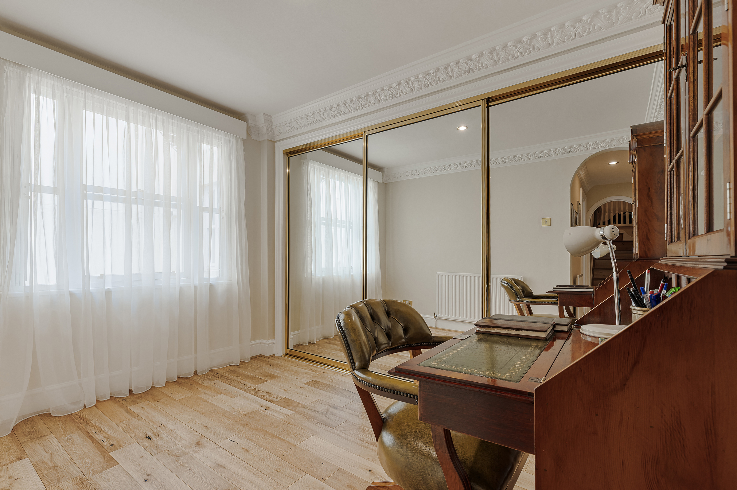  A Maisonette with a West-Facing Terrace on Queen