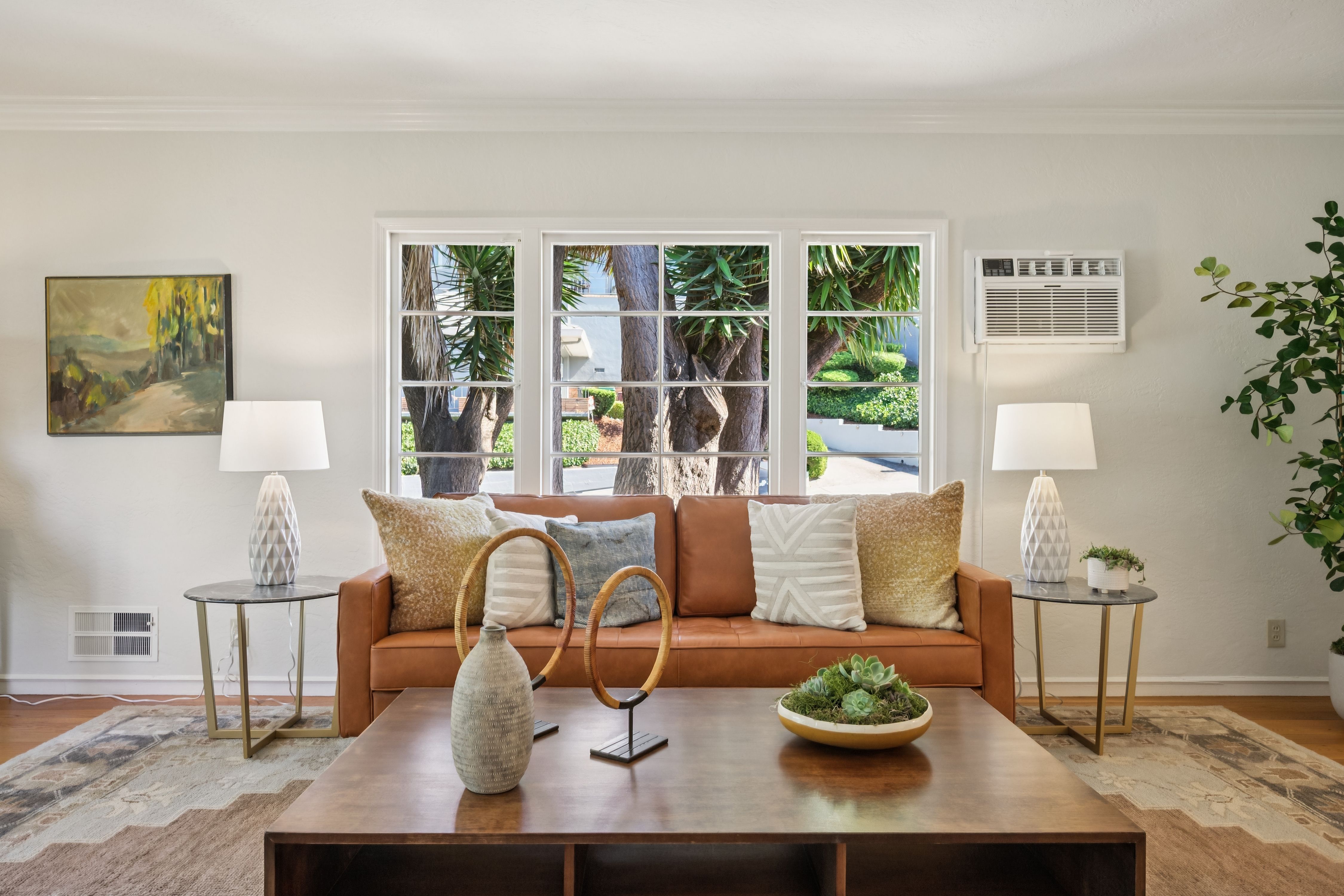  Spacious Corner-Lot Residence Offering Flexible Living Near Lake Merritt - 物件實景