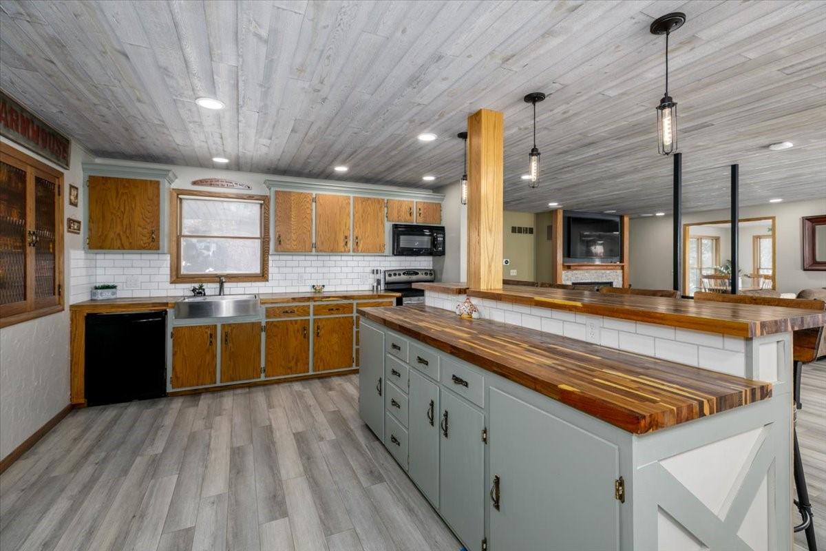 Pella, Iowa, 50219, United States, 3 Bedrooms Bedrooms, ,2 BathroomsBathrooms,Residential,For Sale,2002489