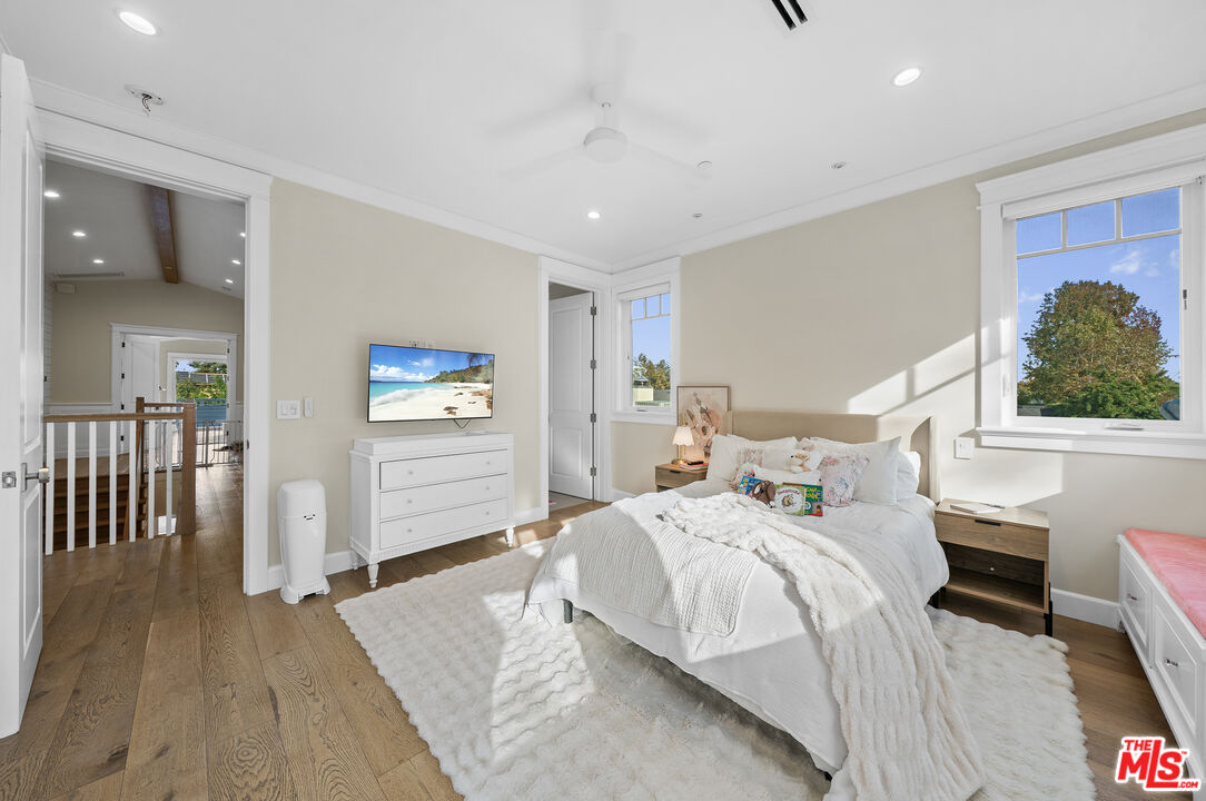 Valley Village, California, 91607, United States, 7 Bedrooms Bedrooms, ,8 BathroomsBathrooms,Residential,For Sale,1997303