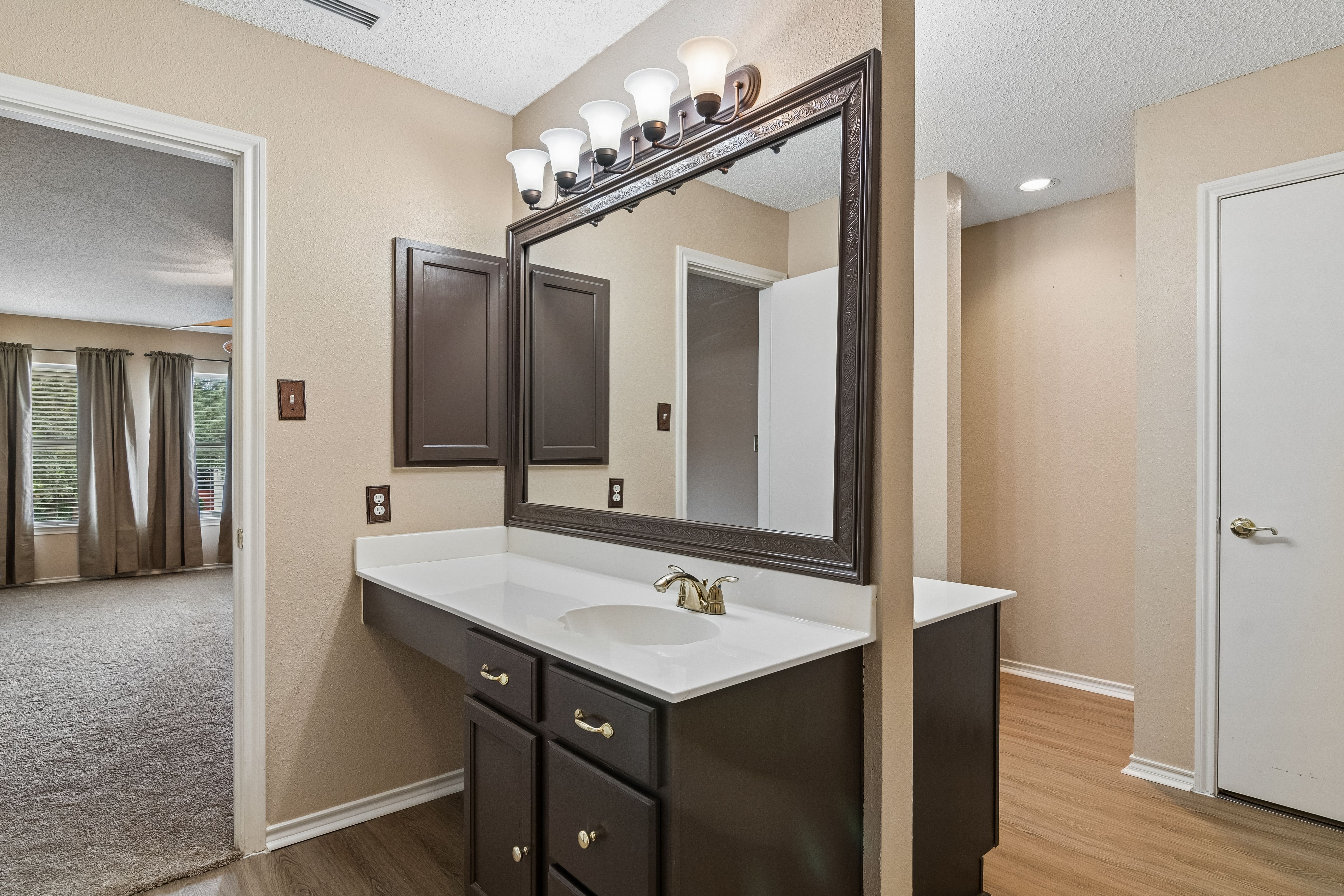  Stylish Two-Story in Huntington Place - 物件實景