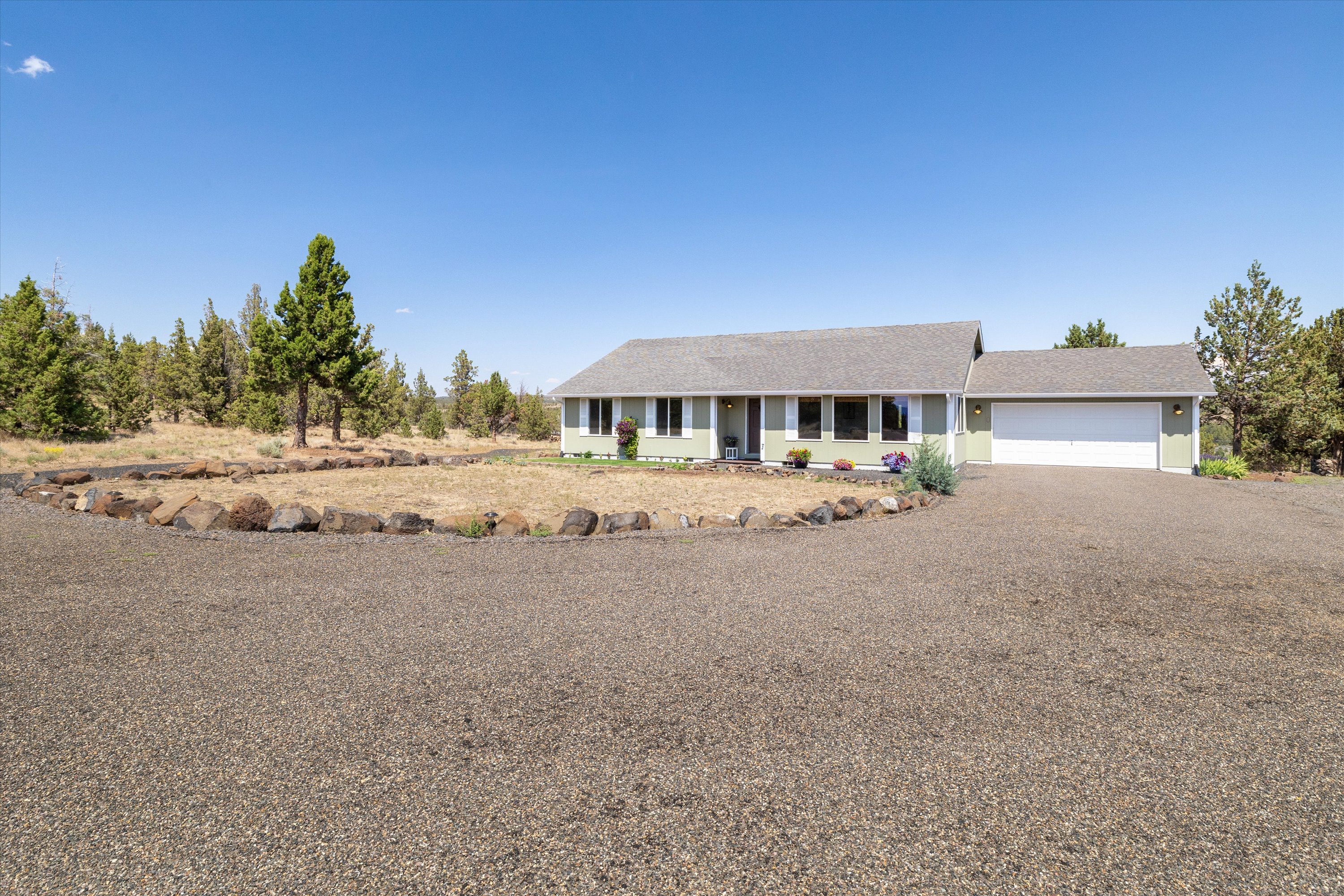 Prineville, Oregon, 97754, United States, 3 Bedrooms Bedrooms, ,2 BathroomsBathrooms,Residential,For Sale,1849917