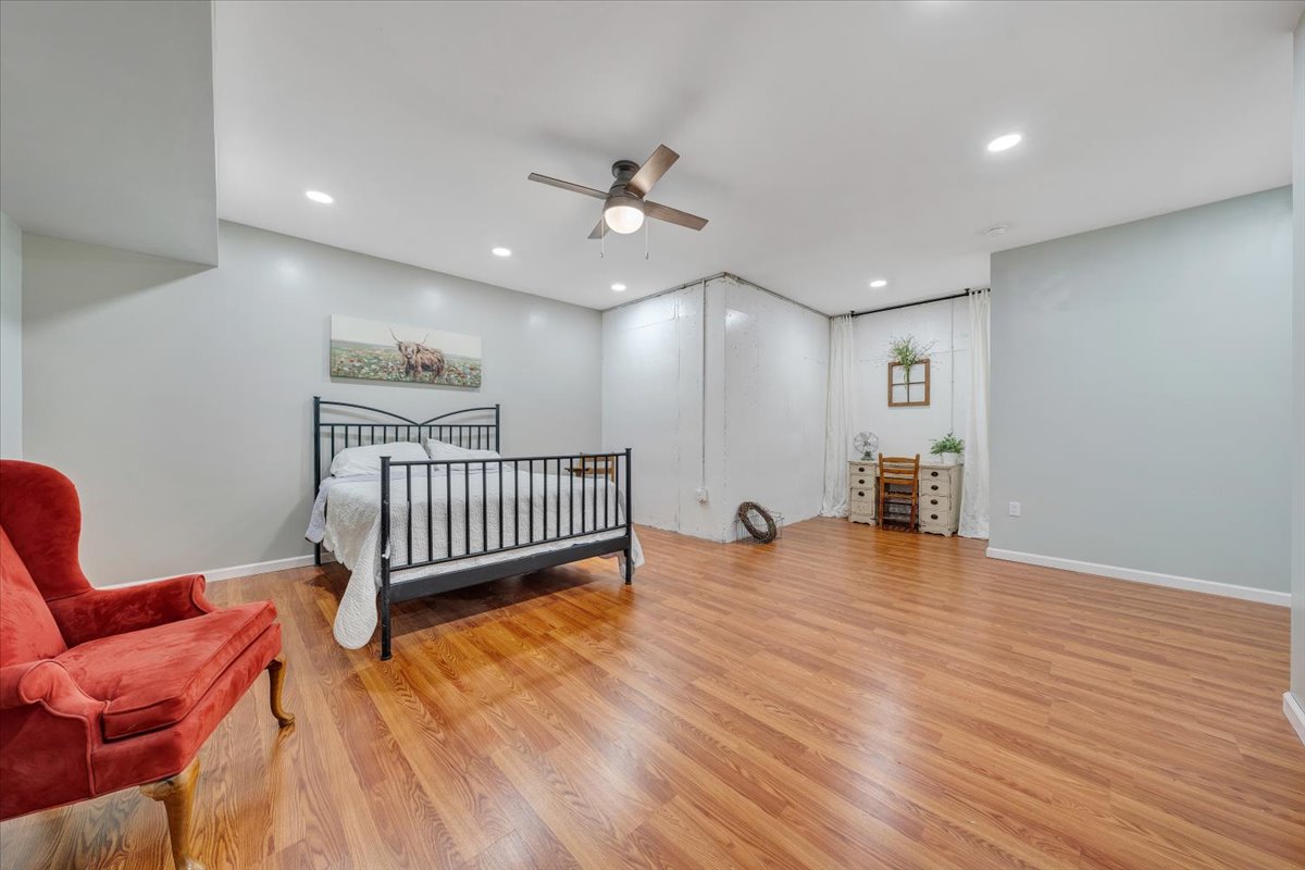 Buchanan, Virginia, 24066, United States, 5 Bedrooms Bedrooms, ,4 BathroomsBathrooms,Residential,For Sale,1900741