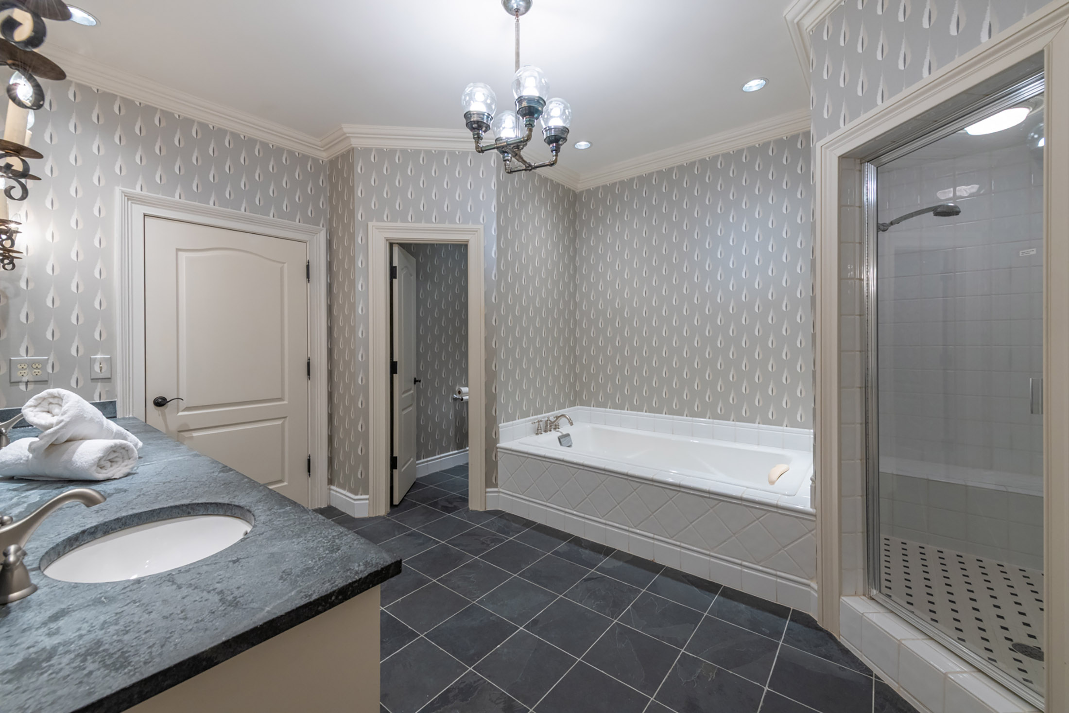  Magnificent Buckhead Home on 2.2+/- Acres with Pool and Pool House - 物件實景