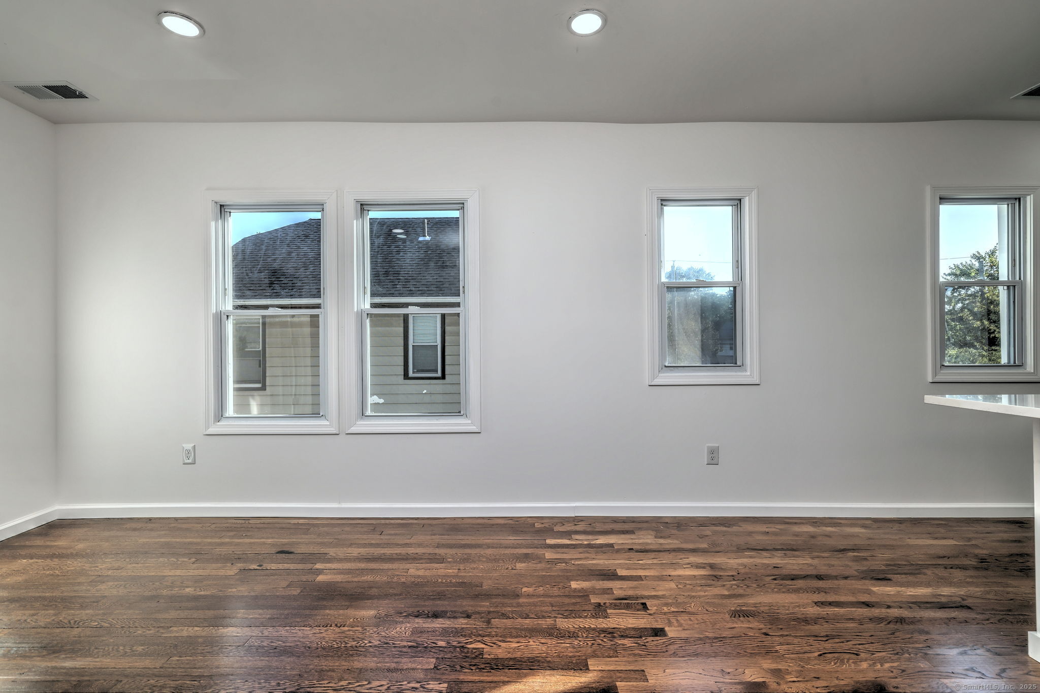 Hamden, Connecticut, 06514, United States, 8 Bedrooms Bedrooms, ,3 BathroomsBathrooms,Residential,For Sale,1940598