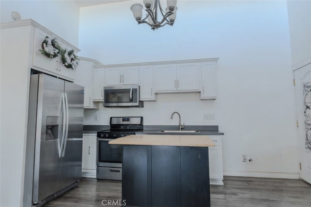 Los Angeles, California, 90063, United States, 5 Bedrooms Bedrooms, ,Residential,For Sale,2014763