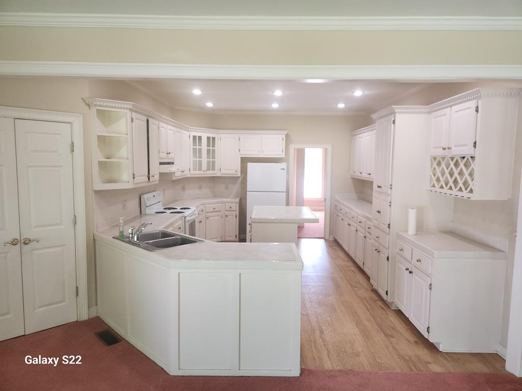 Cordele, Georgia, 31015, United States, 3 Bedrooms Bedrooms, ,3 BathroomsBathrooms,Residential,For Sale,1931643