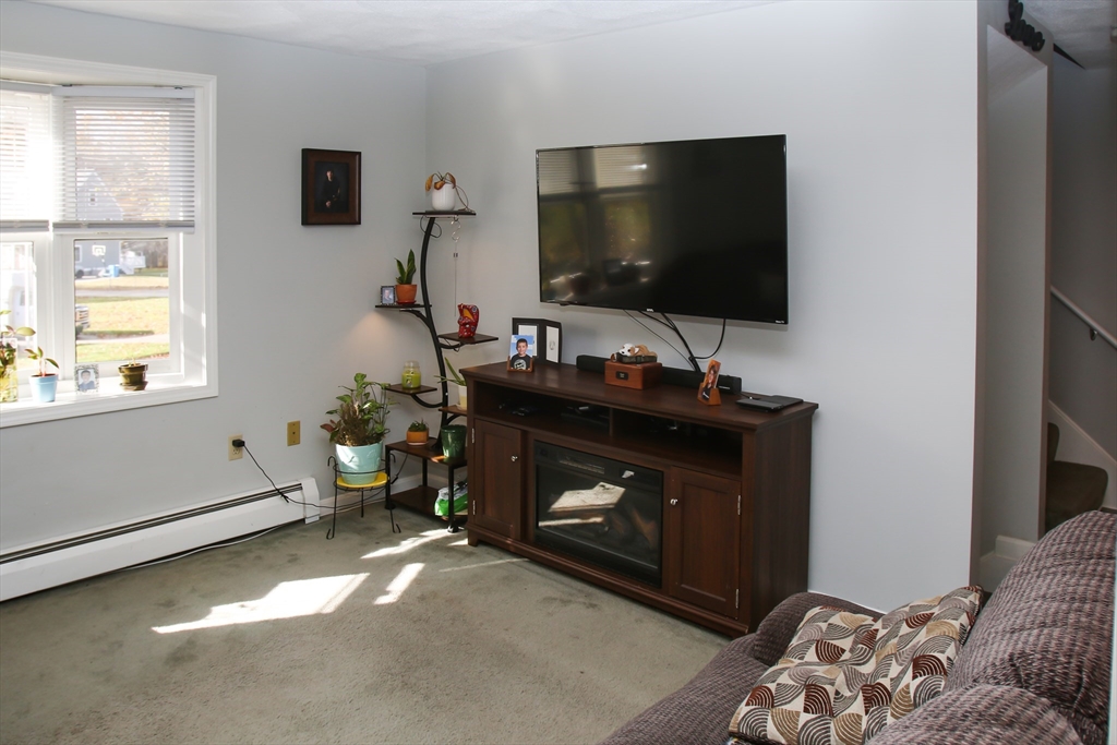 Merrimac, Massachusetts, 01860, United States, 3 Bedrooms Bedrooms, ,3 BathroomsBathrooms,Residential,For Sale,1976676