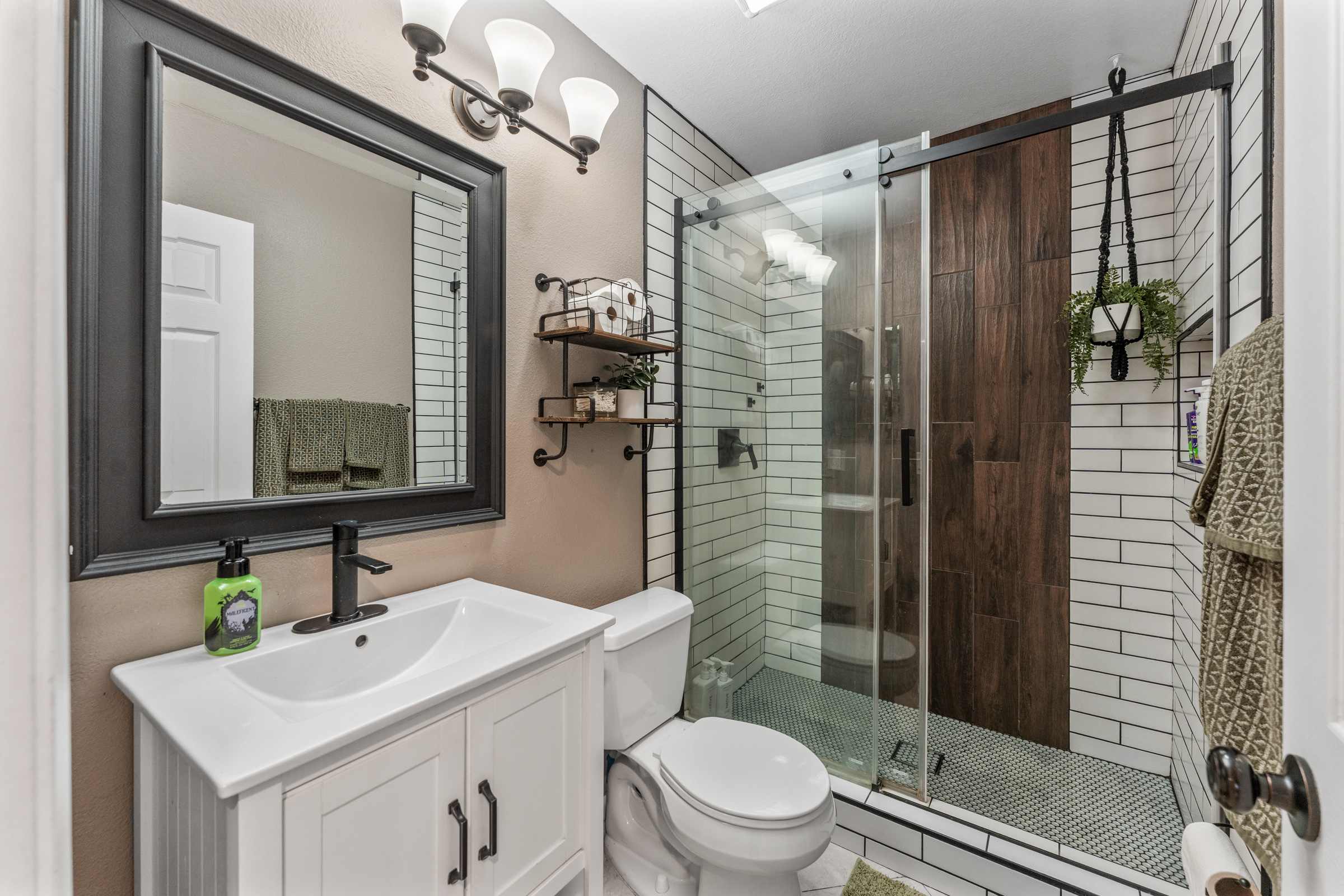 Rialto, California, 92376, United States, 4 Bedrooms Bedrooms, ,2 BathroomsBathrooms,Residential,For Sale,1994272