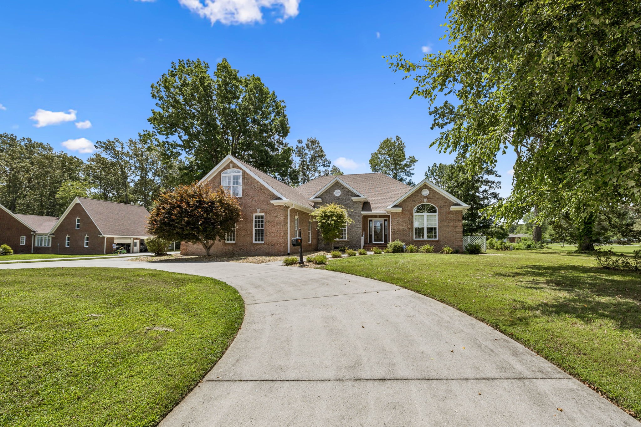 Manchester, Tennessee, 37355, United States, 4 Bedrooms Bedrooms, ,4 BathroomsBathrooms,Residential,For Sale,1937167
