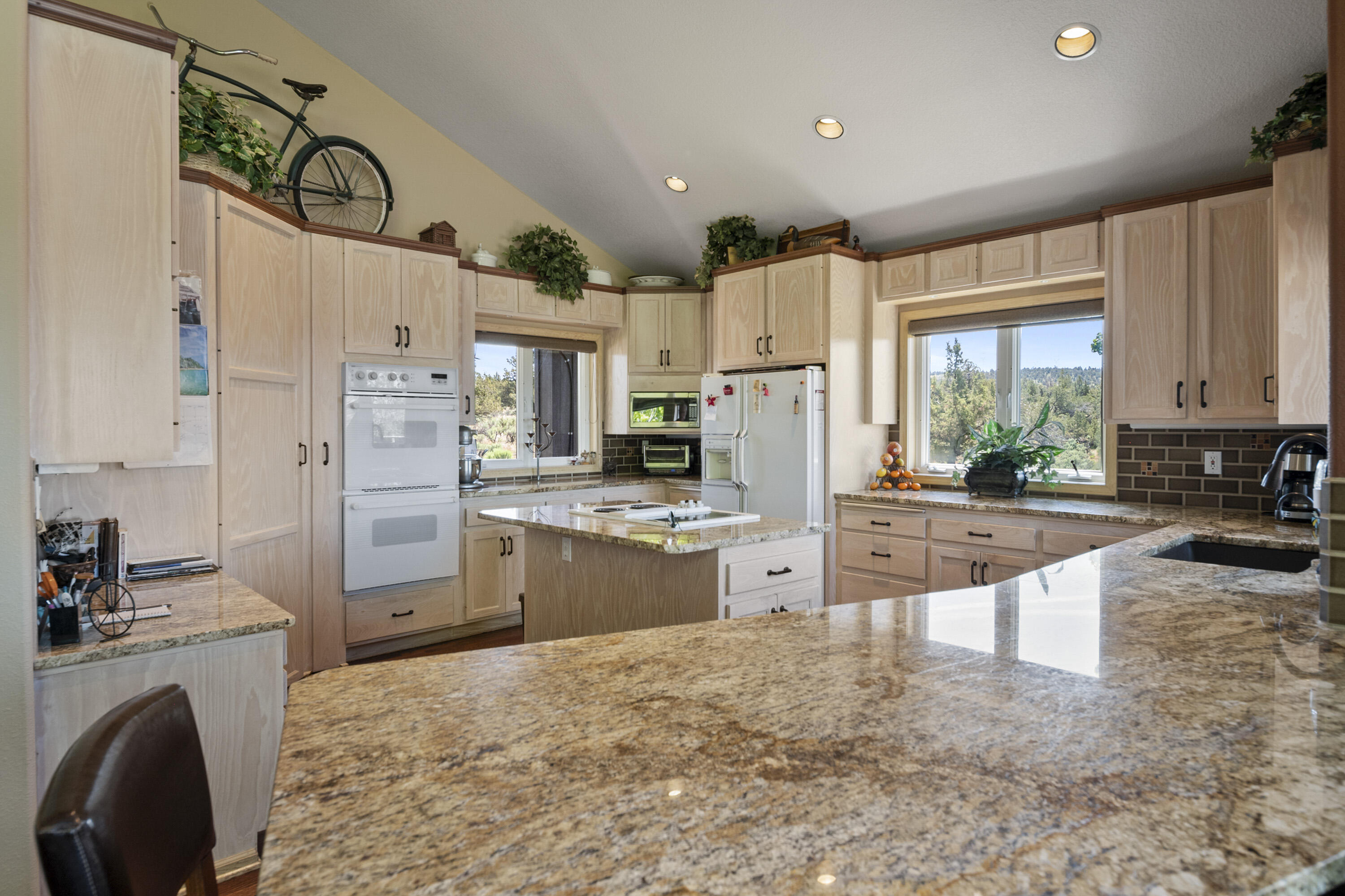 Powell Butte, Oregon, 97753, United States, 4 Bedrooms Bedrooms, ,3 BathroomsBathrooms,Residential,For Sale,1977407