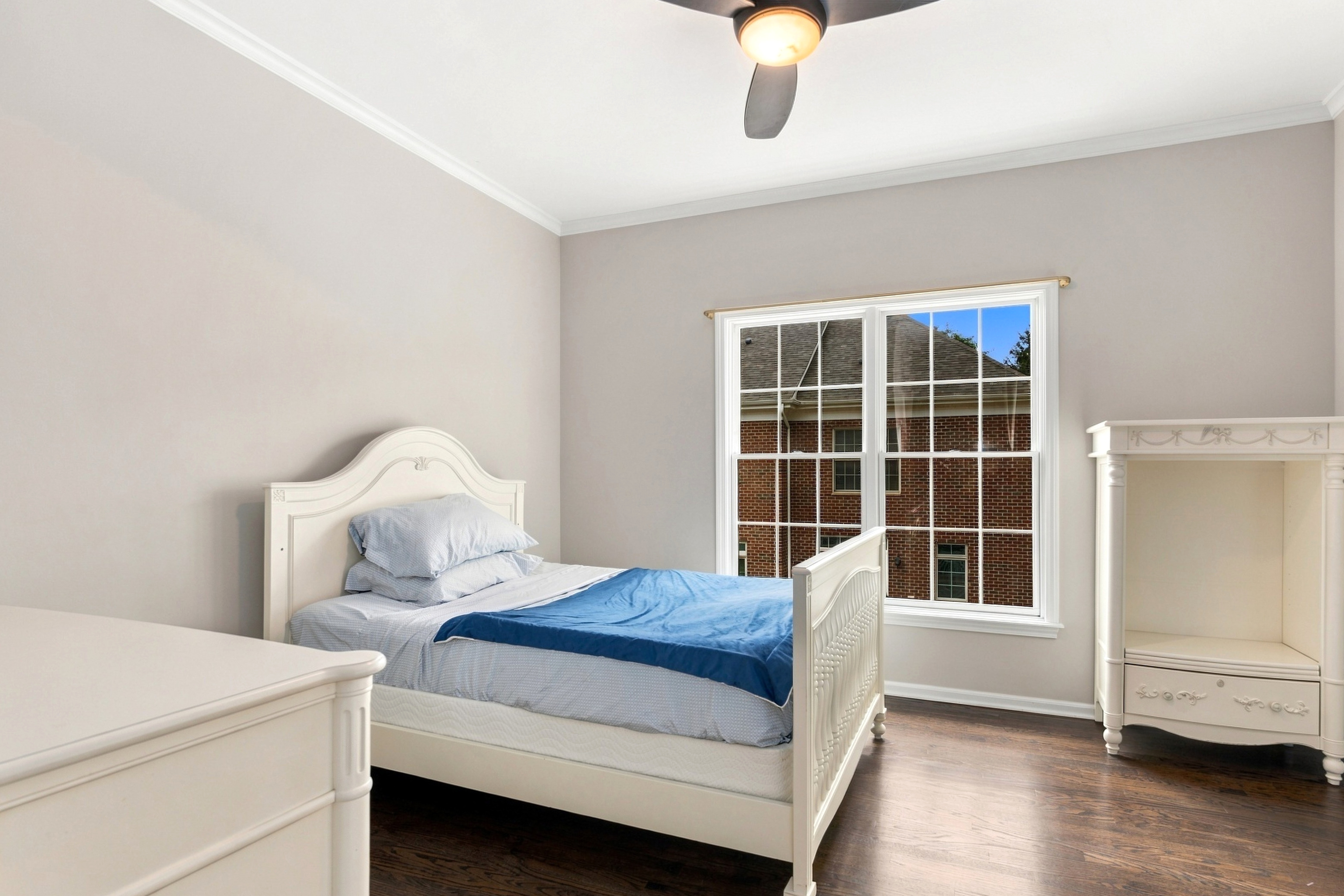  Highly Desirable Naperville Station End Unit - 物件實景