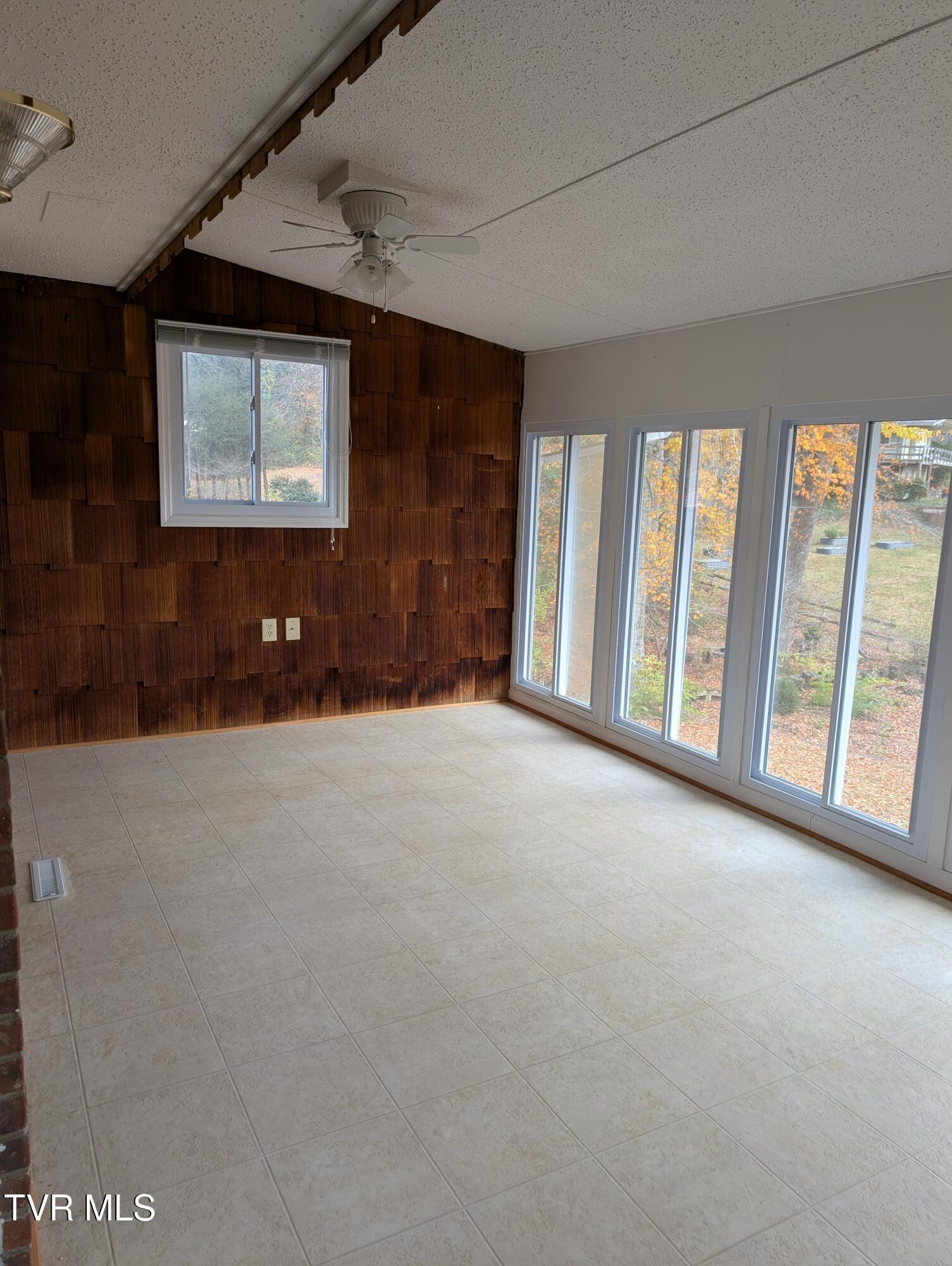 Johnson City, Tennessee, 37604, United States, 4 Bedrooms Bedrooms, ,3 BathroomsBathrooms,Residential,For Sale,1978550