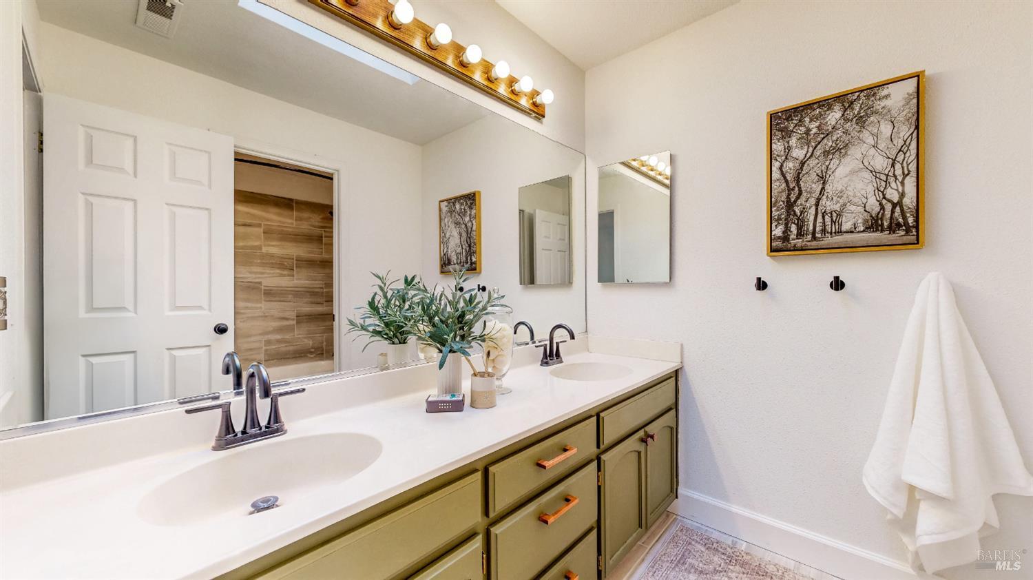 Santa Rosa, California, 95403, United States, 3 Bedrooms Bedrooms, ,3 BathroomsBathrooms,Residential,For Sale,1979353