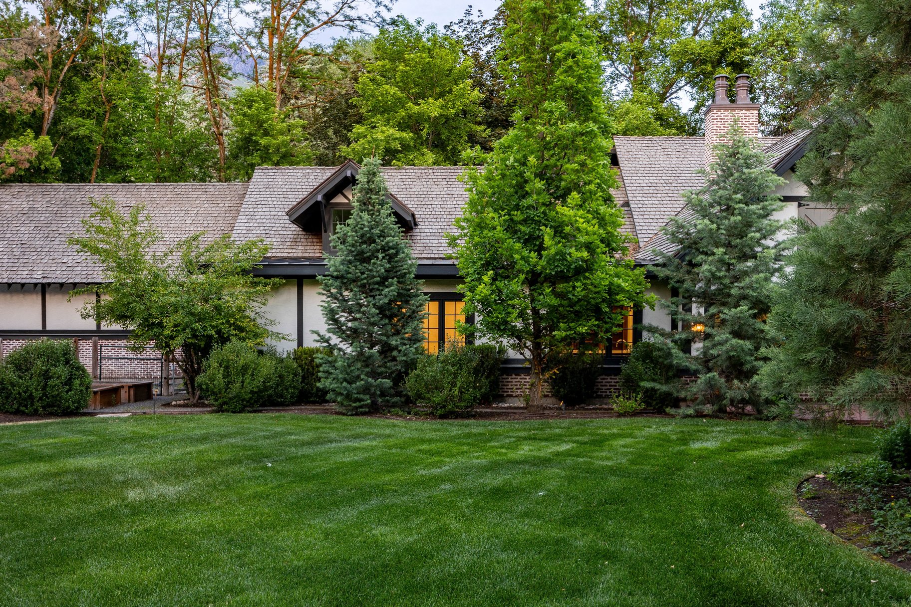  Stunning Tudor Estate in Premier Walker Lane Neighborhood - 物件實景
