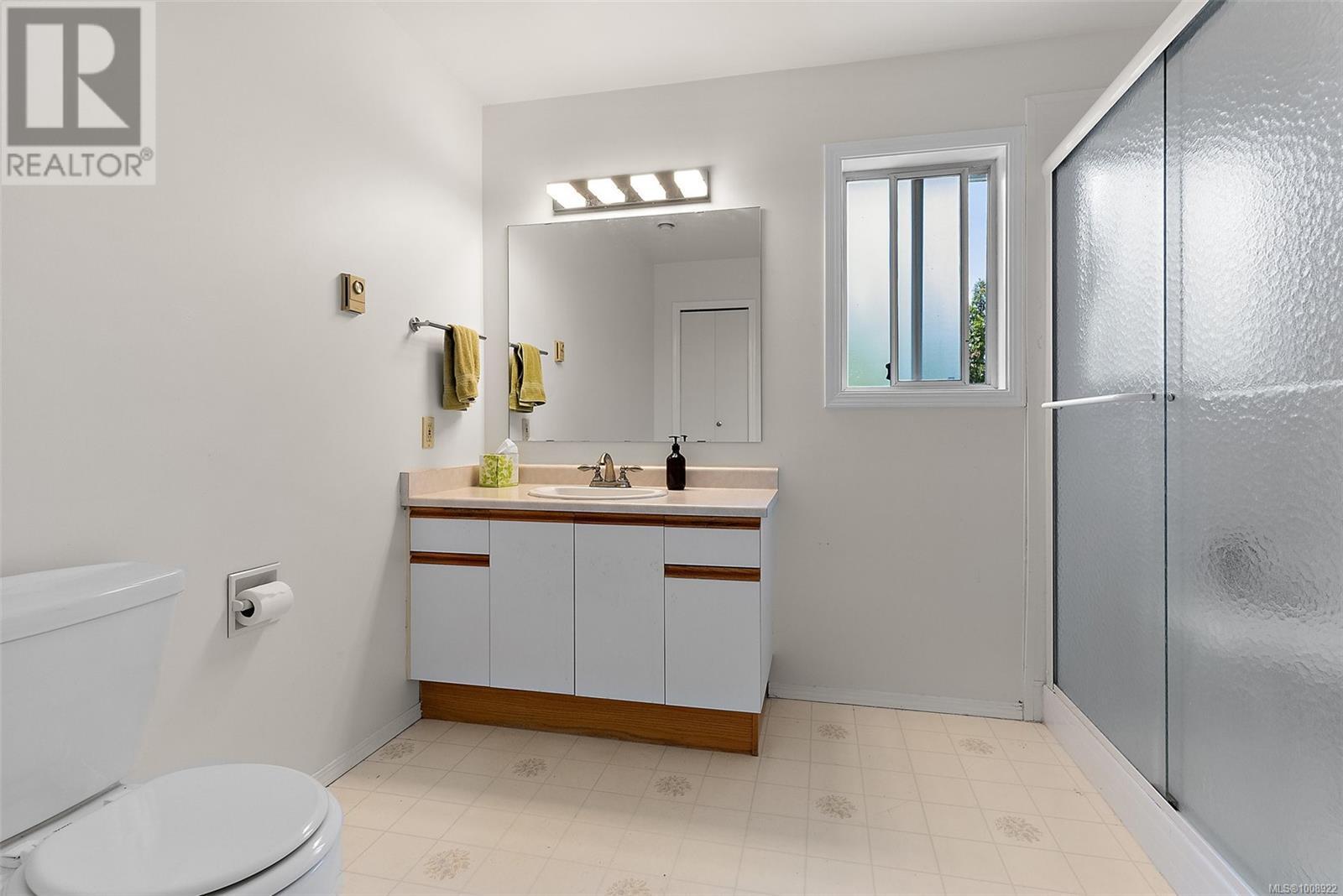 SAANICH, British Columbia, V8Z 3G7, CA, 3 Bedrooms Bedrooms, ,2 BathroomsBathrooms,Residential,For Sale,1949022