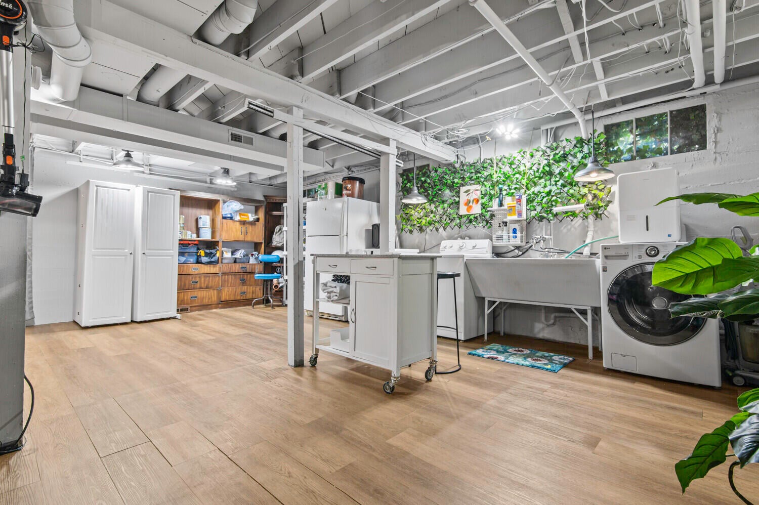 Ann Arbor, Michigan, 48103, United States, 4 Bedrooms Bedrooms, ,3 BathroomsBathrooms,Residential,For Sale,1991262