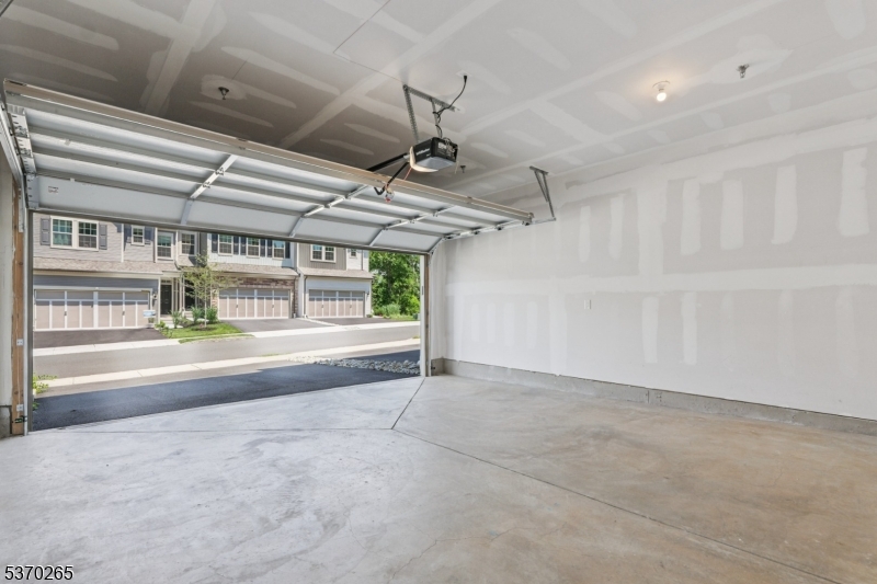 Warren Twp., New Jersey, 07059, United States, 4 Bedrooms Bedrooms, ,4 BathroomsBathrooms,Residential,For Sale,1940451
