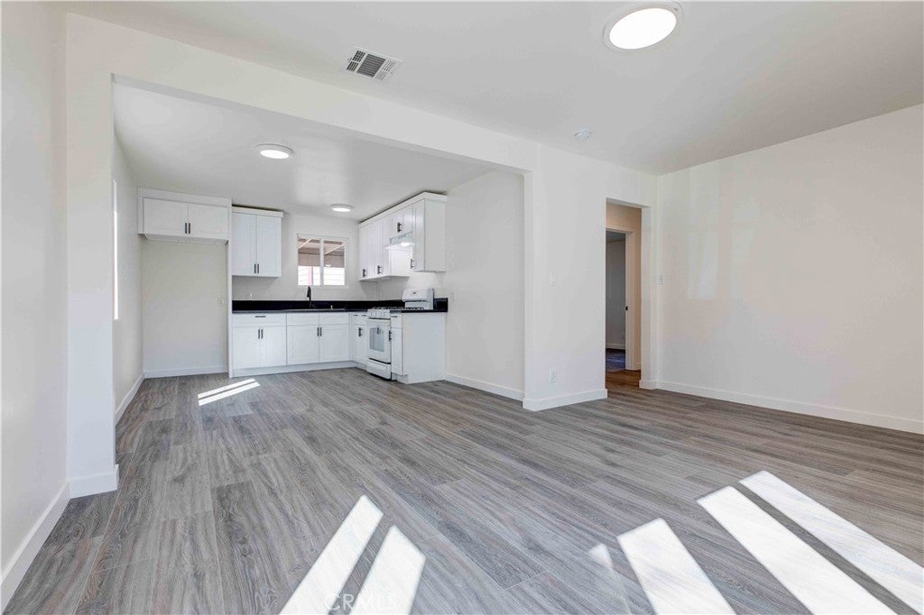 Sun Valley, California, 91352, United States, 4 Bedrooms Bedrooms, ,3 BathroomsBathrooms,Residential,For Sale,1938839