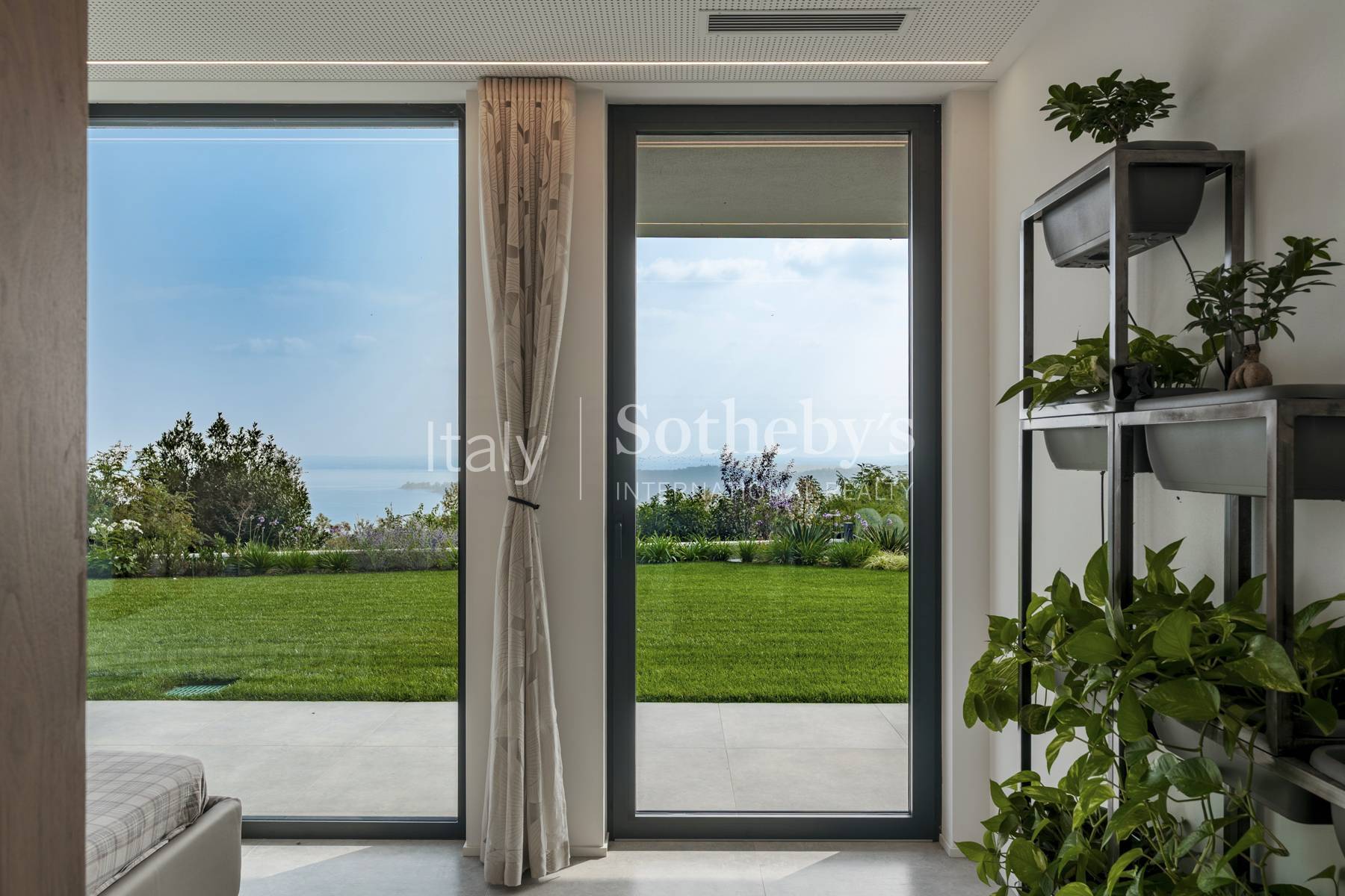  Exclusive modern villa with panoramic lake views - 物件實景