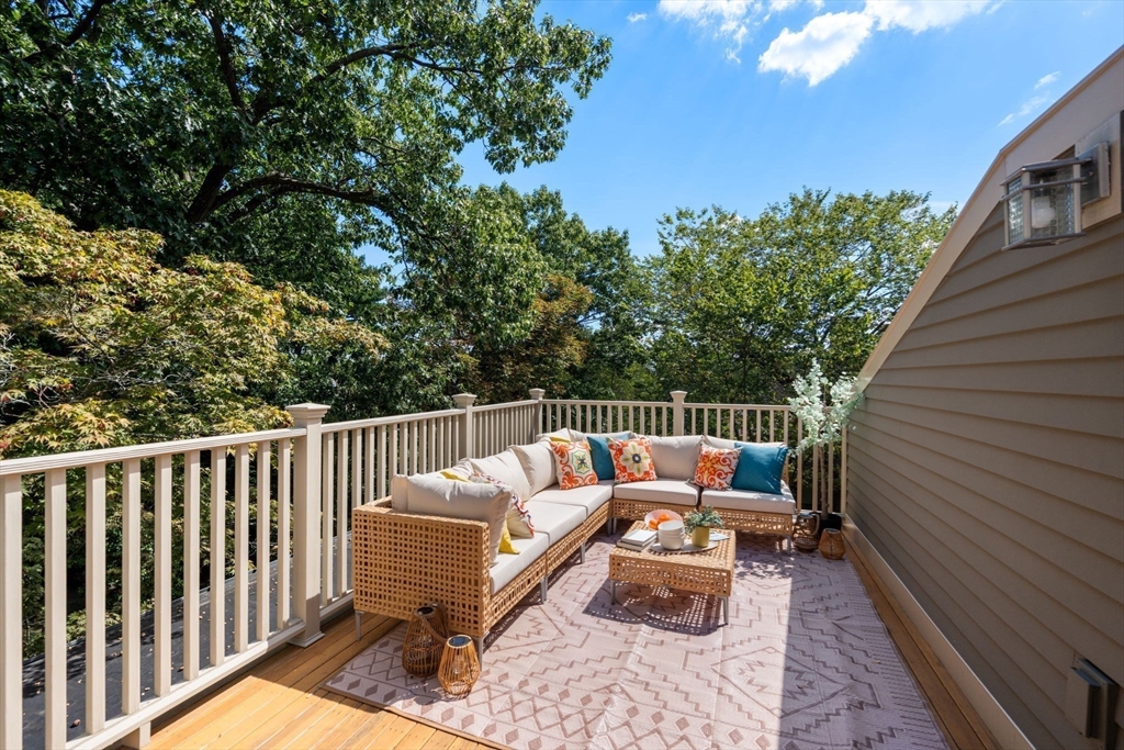 Cambridge, Massachusetts, 02140, United States, 4 Bedrooms Bedrooms, ,4 BathroomsBathrooms,Residential,For Sale,1947050