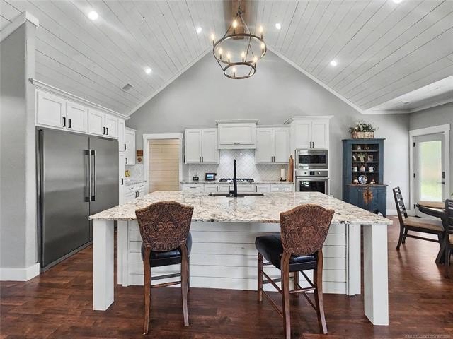 Tahlequah, Oklahoma, 74464, United States, 4 Bedrooms Bedrooms, ,4 BathroomsBathrooms,Residential,For Sale,2040103