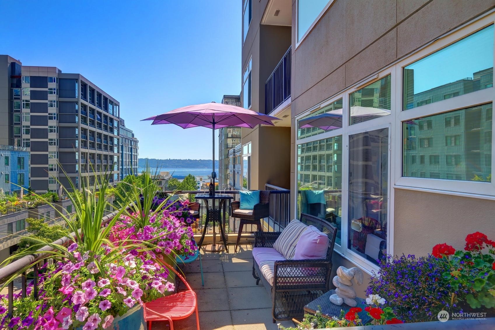 Seattle, Washington, 98121, United States, 1 Bedroom Bedrooms, ,Residential,For Sale,1983411