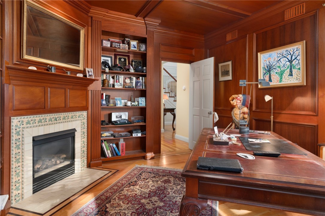 East Greenwich, Rhode Island, 02818, United States, 5 Bedrooms Bedrooms, ,7 BathroomsBathrooms,Residential,For Sale,1940425