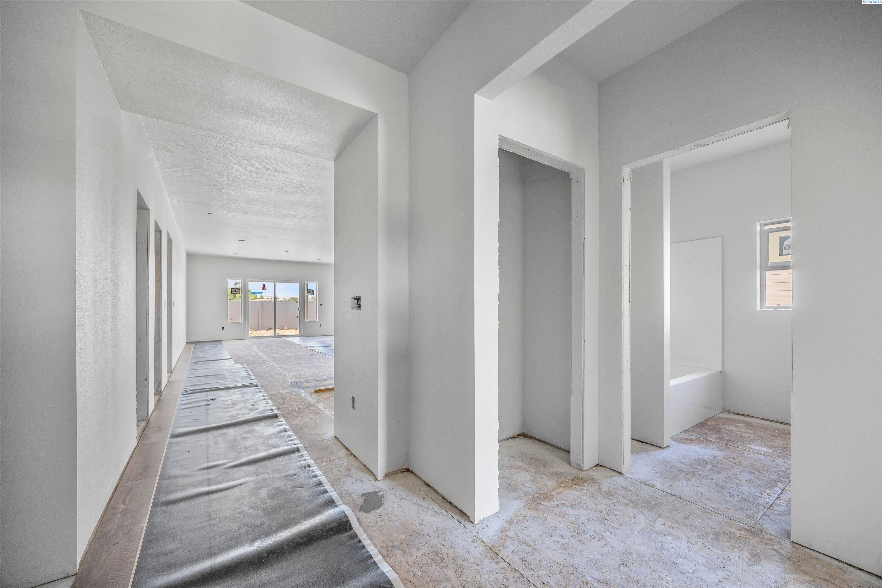 Prosser, Washington, 99350, United States, 4 Bedrooms Bedrooms, ,1 BathroomBathrooms,Residential,For Sale,1921234