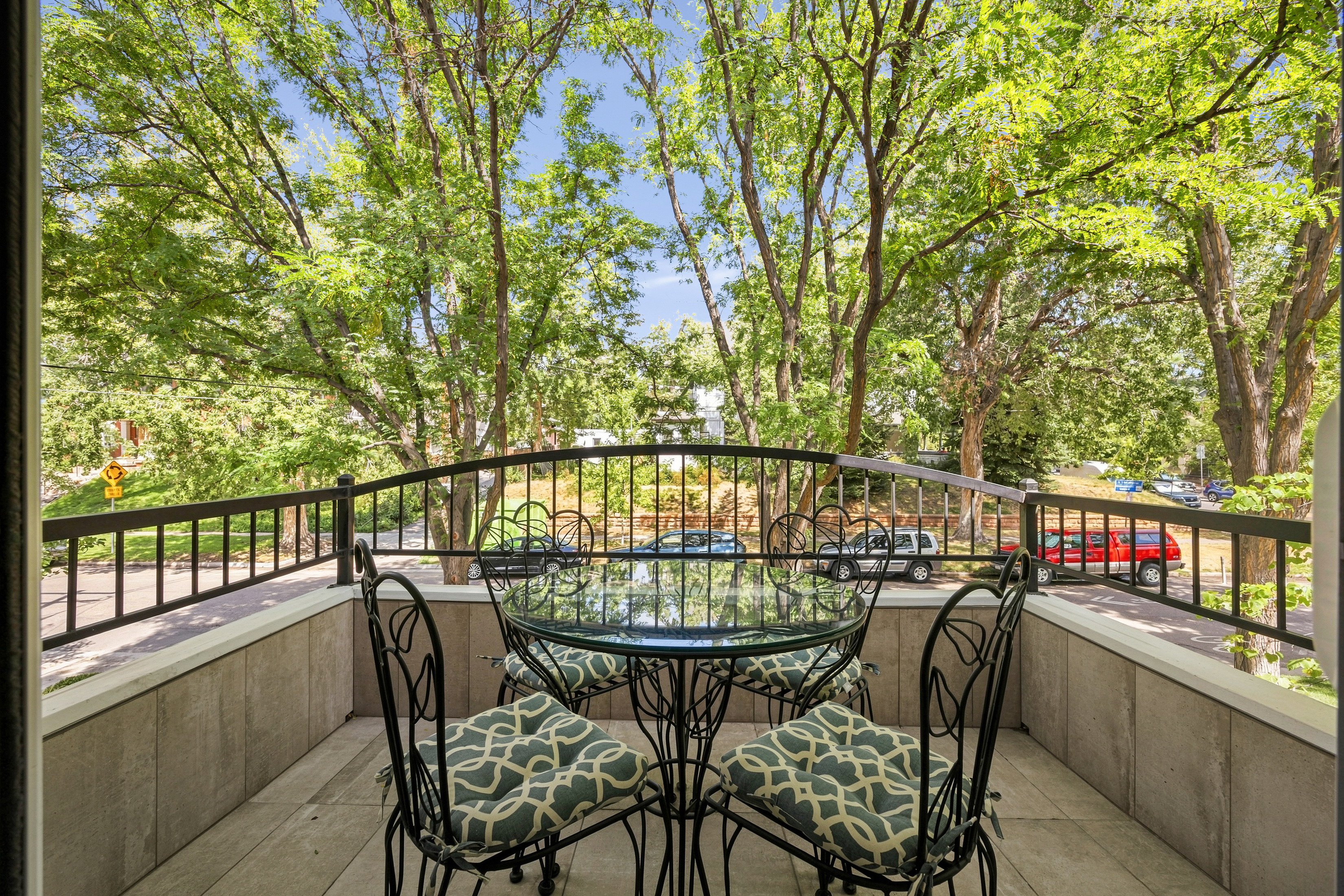  Exceptional Quality, Thoughtful Upgrades, and a Private Oasis - 物件實景