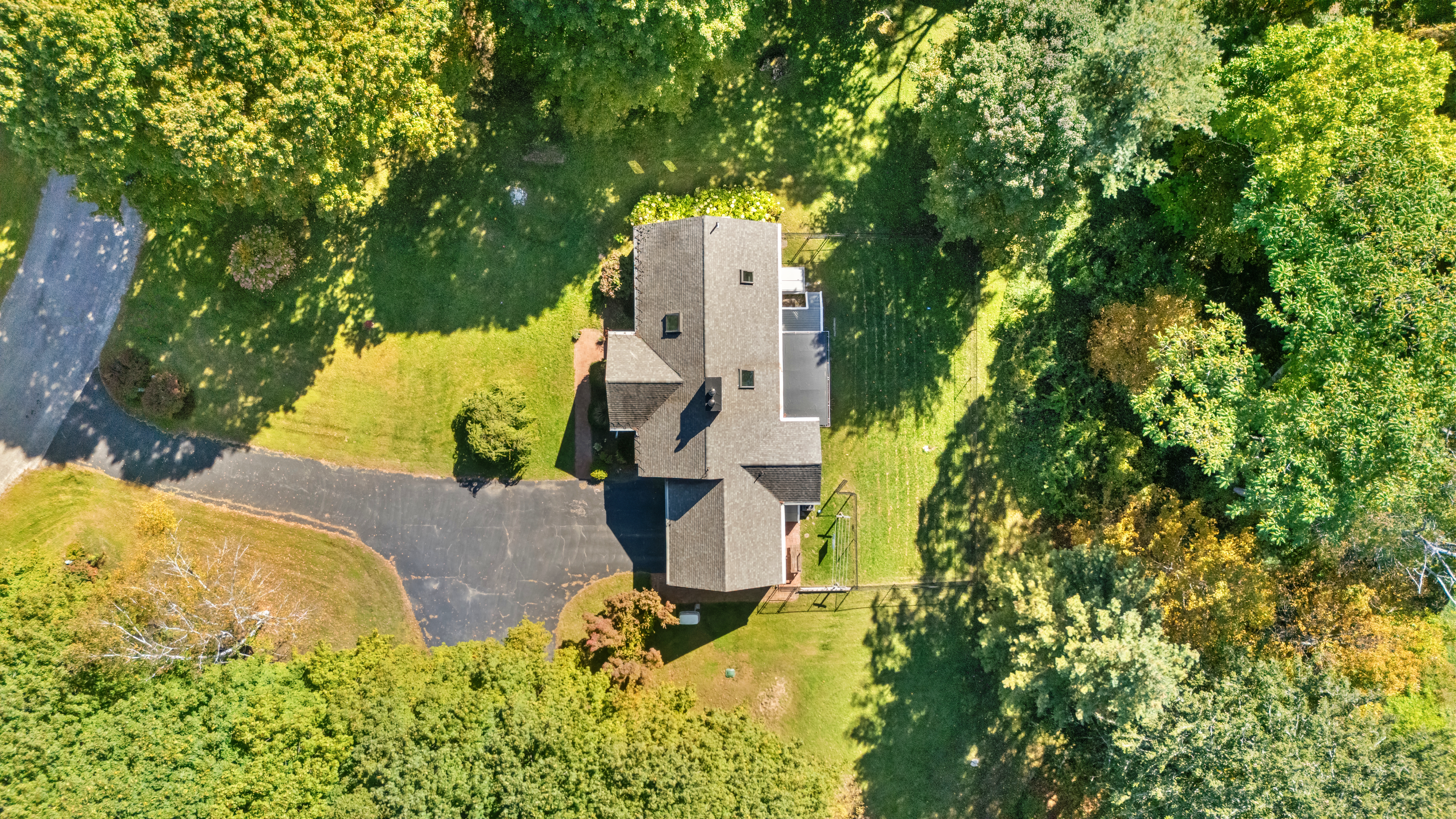  Stunning 2.4-Acre Retreat in Cornwall Estates: Updated & Move-In Ready - 物件實景