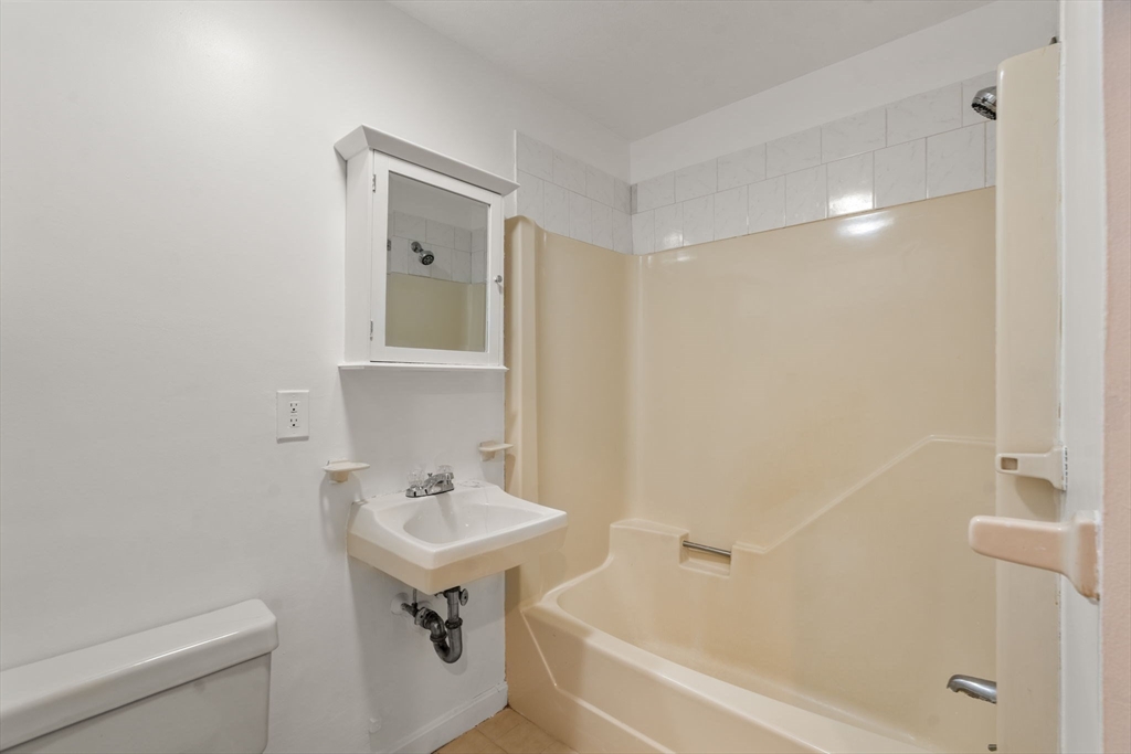 Saugus, Massachusetts, 01906, United States, 5 Bedrooms Bedrooms, ,3 BathroomsBathrooms,Residential,For Sale,1932176