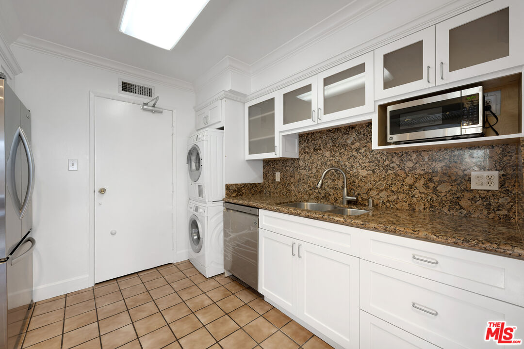 Los Angeles, California, 90024, United States, 3 Bedrooms Bedrooms, ,1 BathroomBathrooms,Residential,For Sale,1819230
