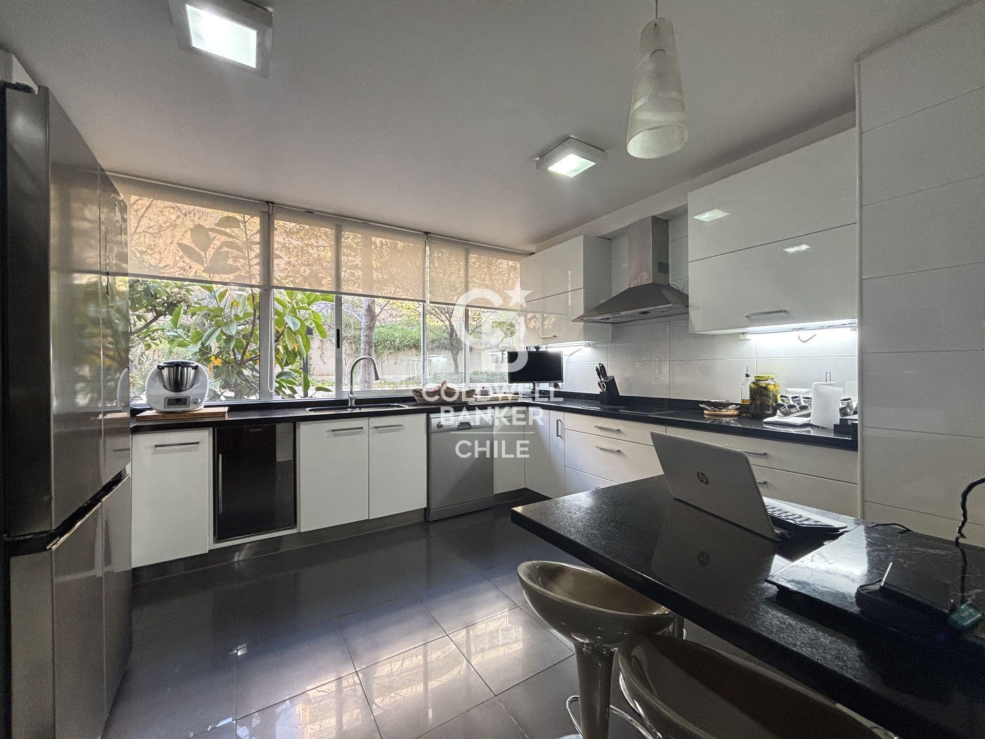 Las Condes, Chile, 6 Bedrooms Bedrooms, ,5 BathroomsBathrooms,Residential,For Sale,1898716
