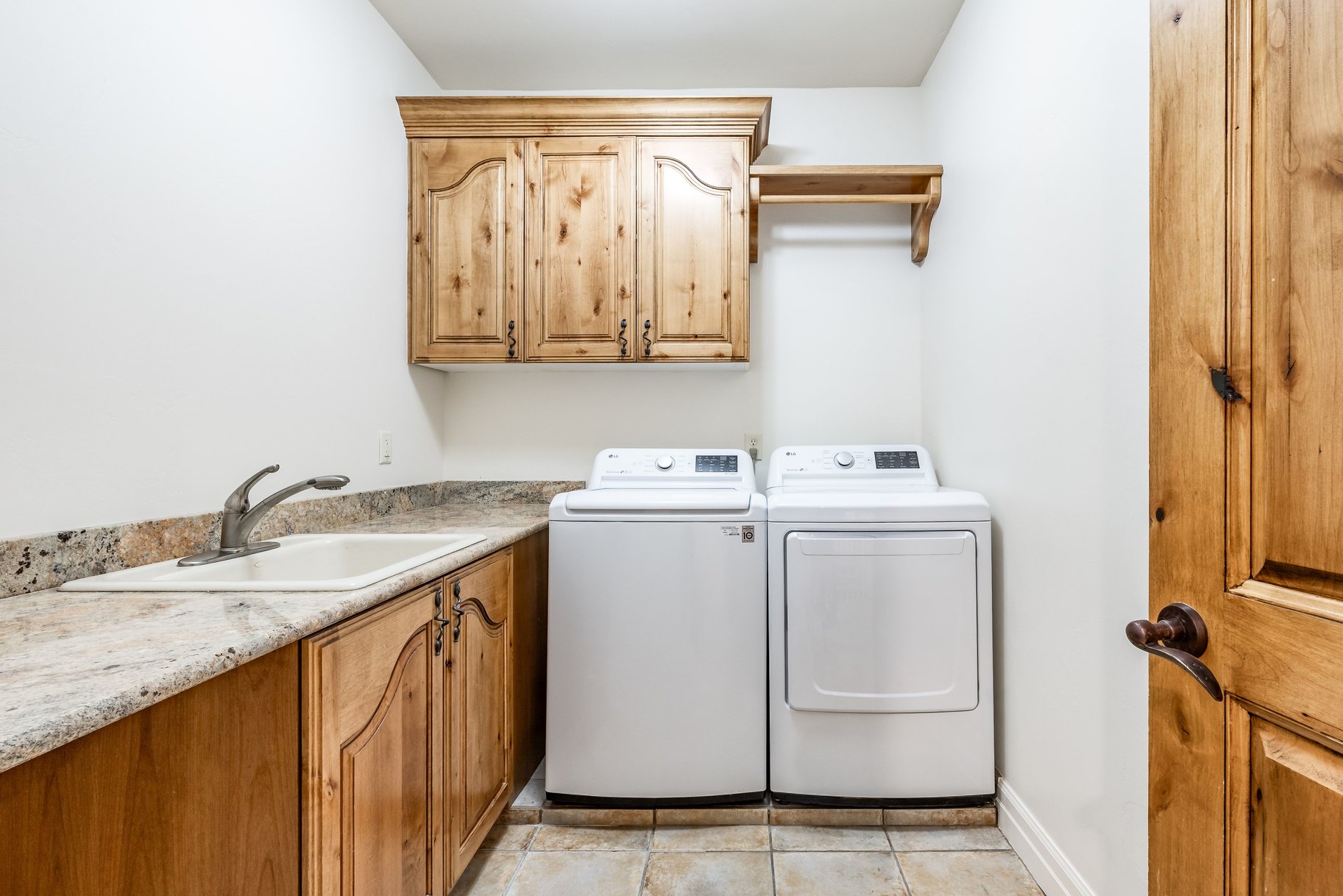  Custom 2-Story Parade Home with Dolphin Bolderscape Grotto Pool & 6 Car Garage - 物件實景