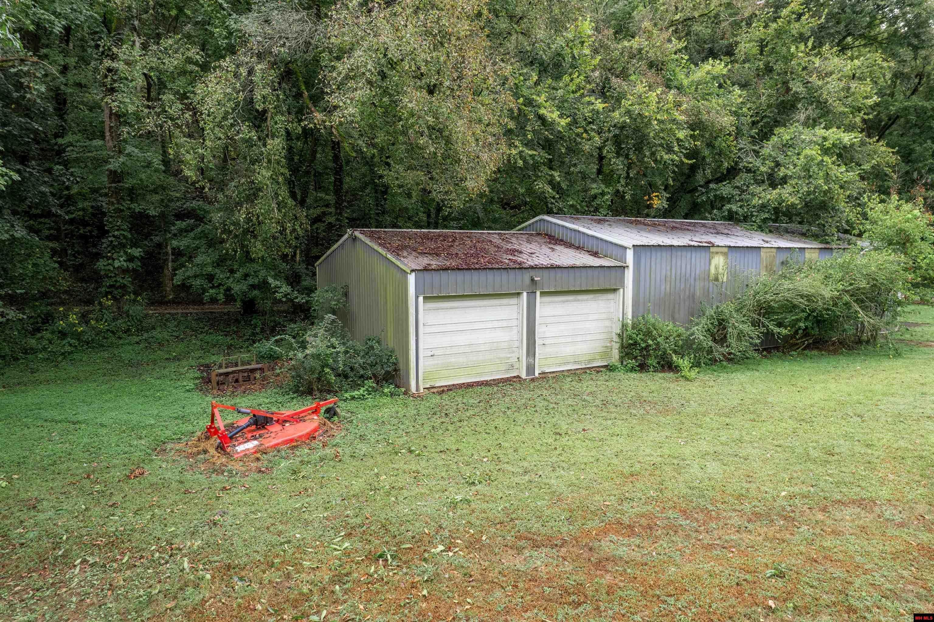 Norfork, Arkansas, 72658, United States, 4 Bedrooms Bedrooms, ,4 BathroomsBathrooms,Residential,For Sale,2037345