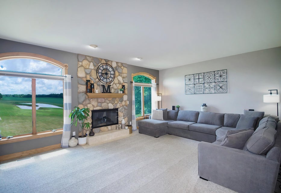 Eau Claire, Michigan, 49111, United States, 4 Bedrooms Bedrooms, ,4 BathroomsBathrooms,Residential,For Sale,1906771