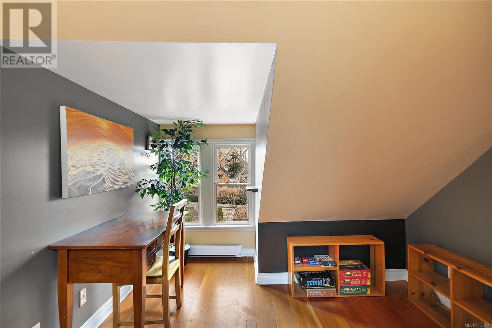 ESQUIMALT, British Columbia, V9A 5A9, CA, 2 Bedrooms Bedrooms, ,1 BathroomBathrooms,Residential,For Sale,1948185