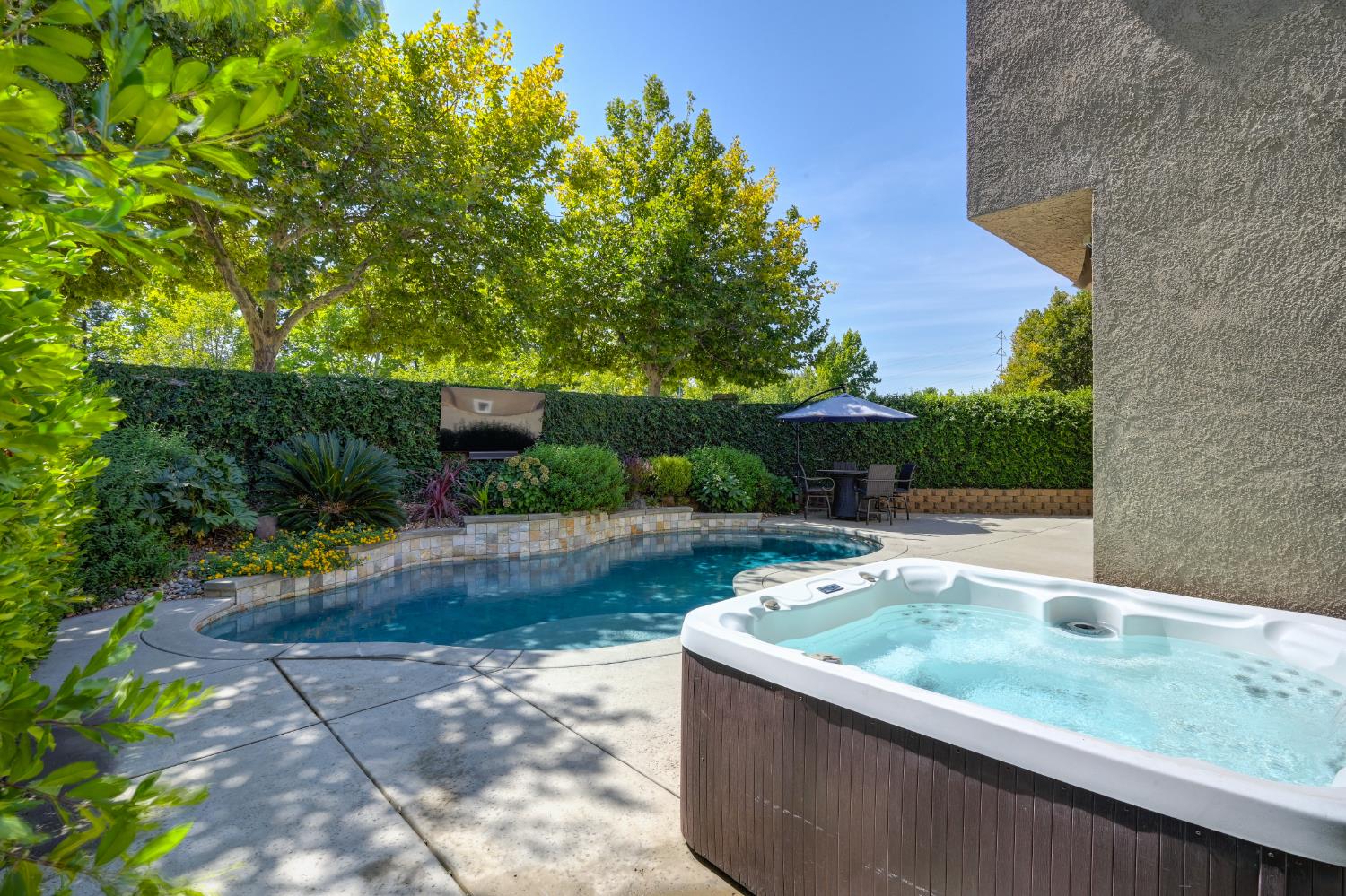 Roseville, California, 95747, United States, 6 Bedrooms Bedrooms, ,4 BathroomsBathrooms,Residential,For Sale,1940337