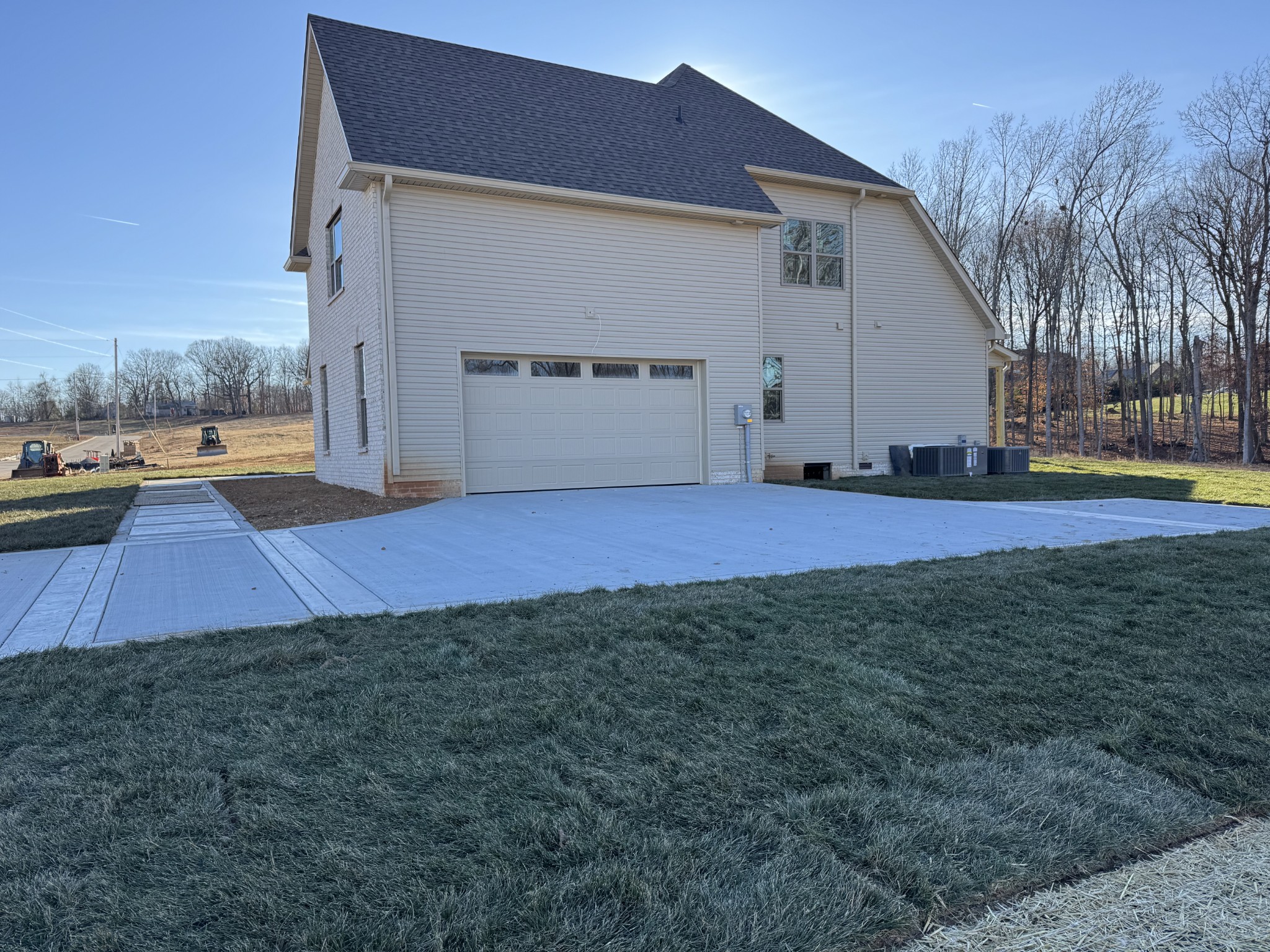 Clarksville, Tennessee, 37042, United States, 3 Bedrooms Bedrooms, ,4 BathroomsBathrooms,Residential,For Sale,2006024