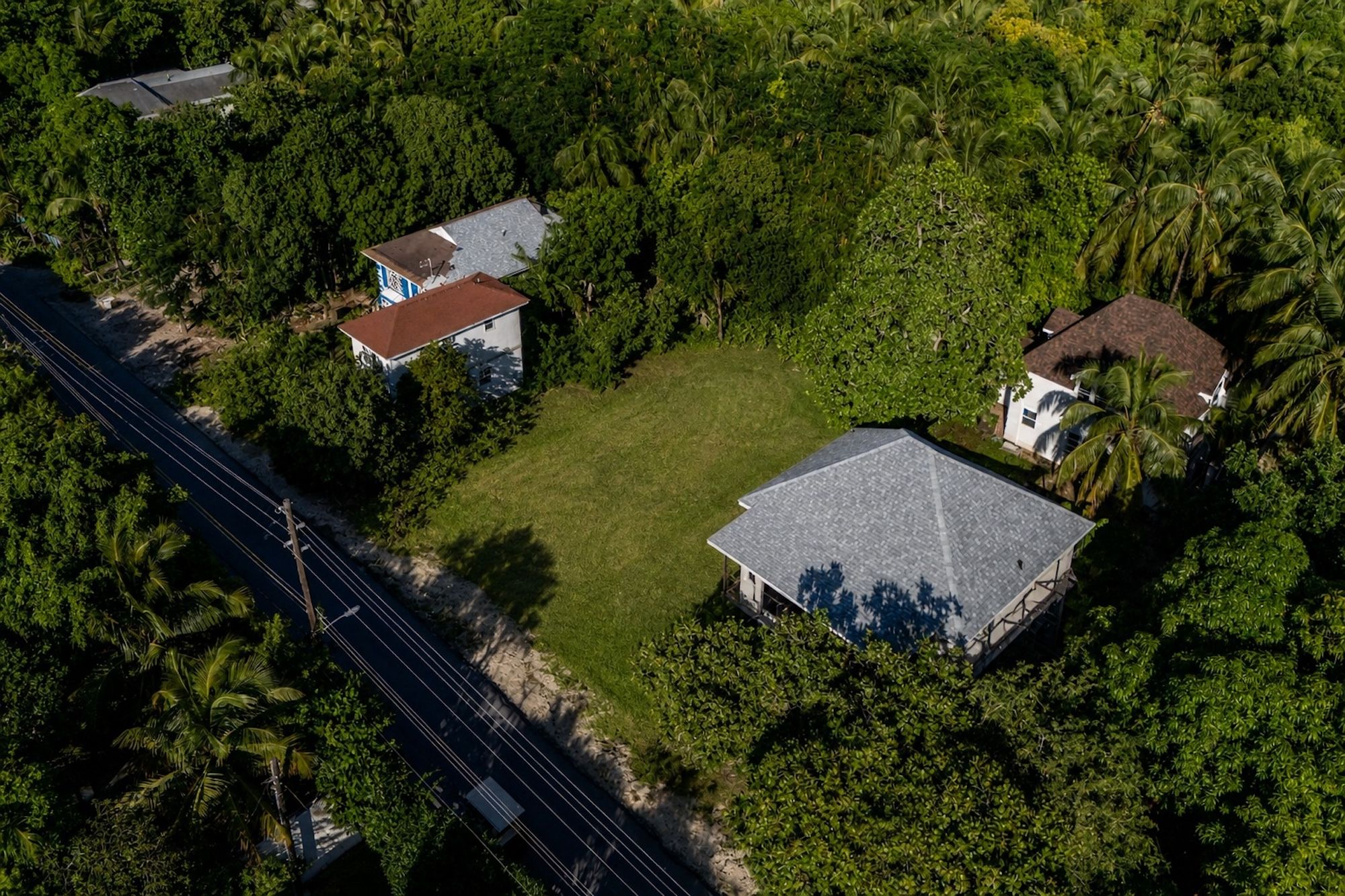  Prime Open-Zoned Lot Near Pink Sands Beach - 物件實景