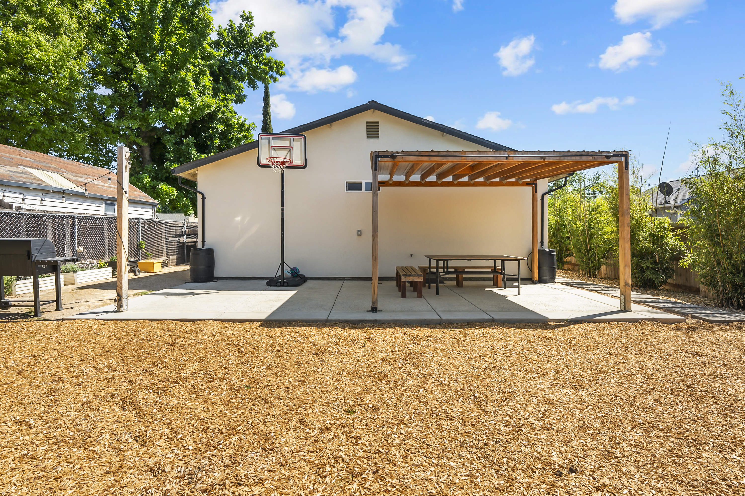  5060 Mendocino Boulevard, Sacramento, CA 95820 - 物件實景