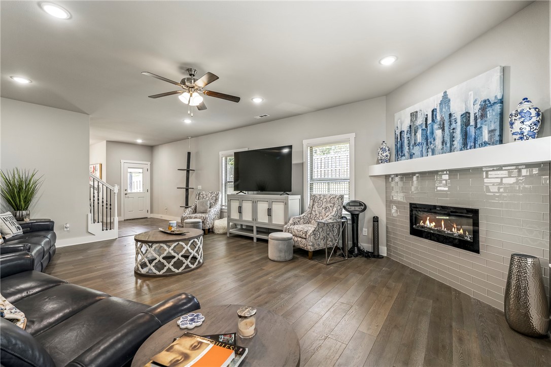 Fayetteville, Arkansas, 72704, United States, 3 Bedrooms Bedrooms, ,3 BathroomsBathrooms,Residential,For Sale,1901346