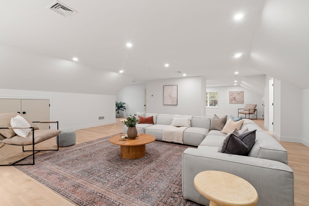 Reading, Massachusetts, 01867, United States, 4 Bedrooms Bedrooms, ,5 BathroomsBathrooms,Residential,For Sale,1988316