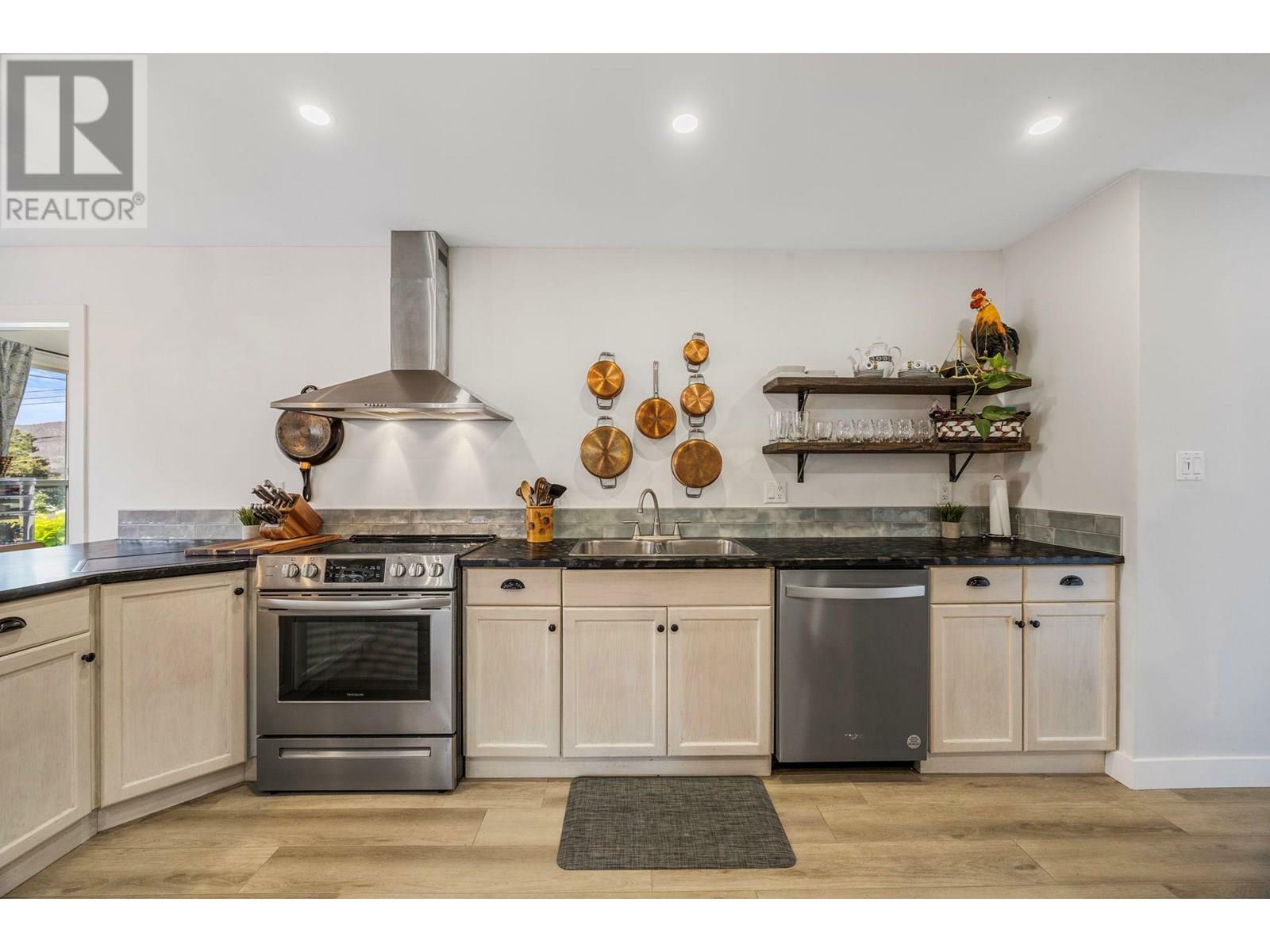 PENTICTON, British Columbia, V2A 1A7, CA, 6 Bedrooms Bedrooms, ,4 BathroomsBathrooms,Residential,For Sale,1859946