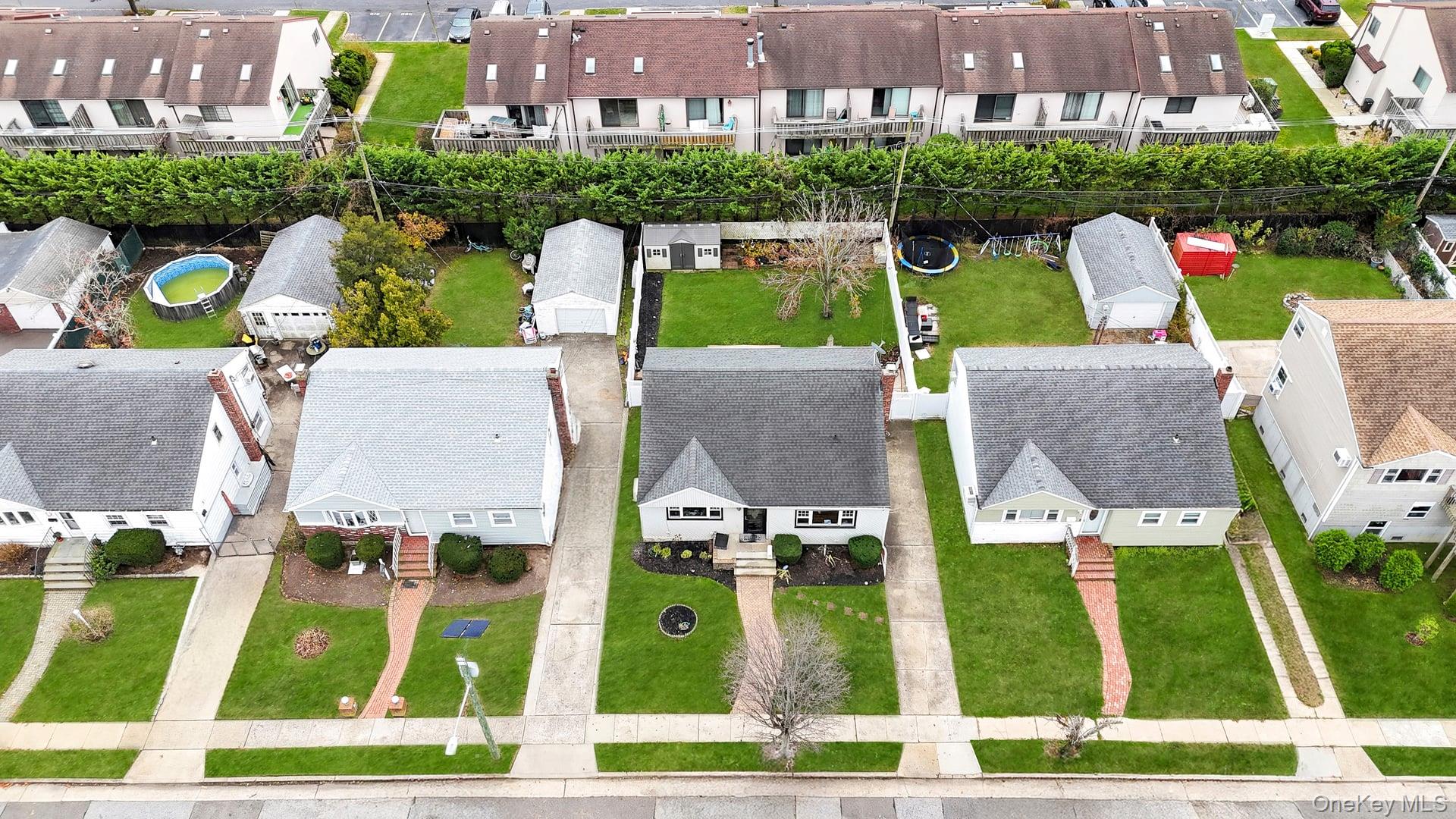 Freeport, New York, 11520, United States, 3 Bedrooms Bedrooms, ,2 BathroomsBathrooms,Residential,For Sale,1998348