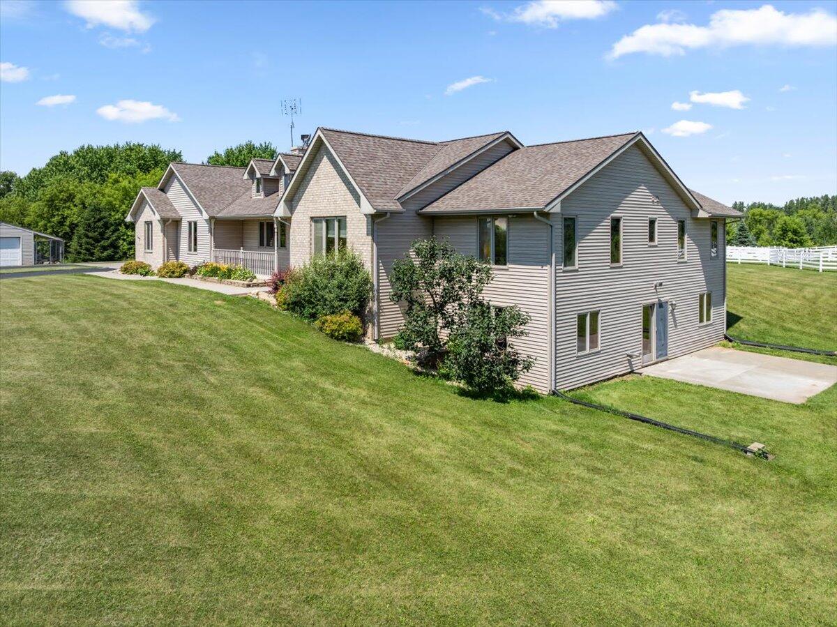 Hubbard, Wisconsin, 53035, United States, 4 Bedrooms Bedrooms, ,4 BathroomsBathrooms,Residential,For Sale,1885428