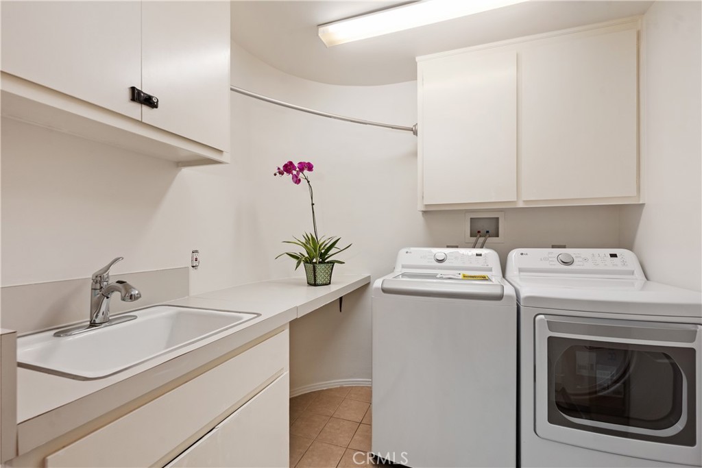 Manhattan Beach, California, 90266, United States, 5 Bedrooms Bedrooms, ,4 BathroomsBathrooms,Residential,For Sale,1993331