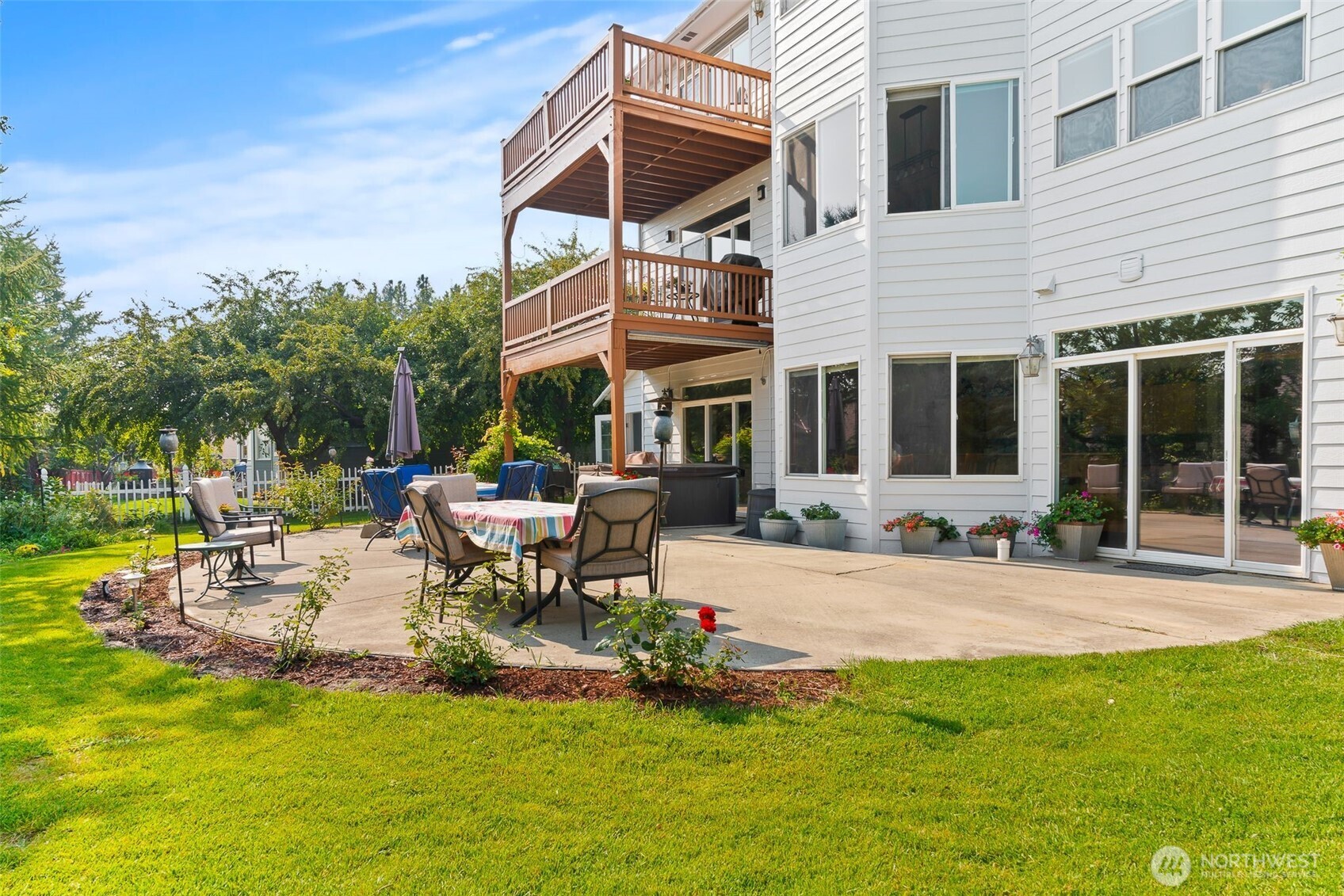 Ellensburg, Washington, 98926, United States, 4 Bedrooms Bedrooms, ,4 BathroomsBathrooms,Residential,For Sale,1983765