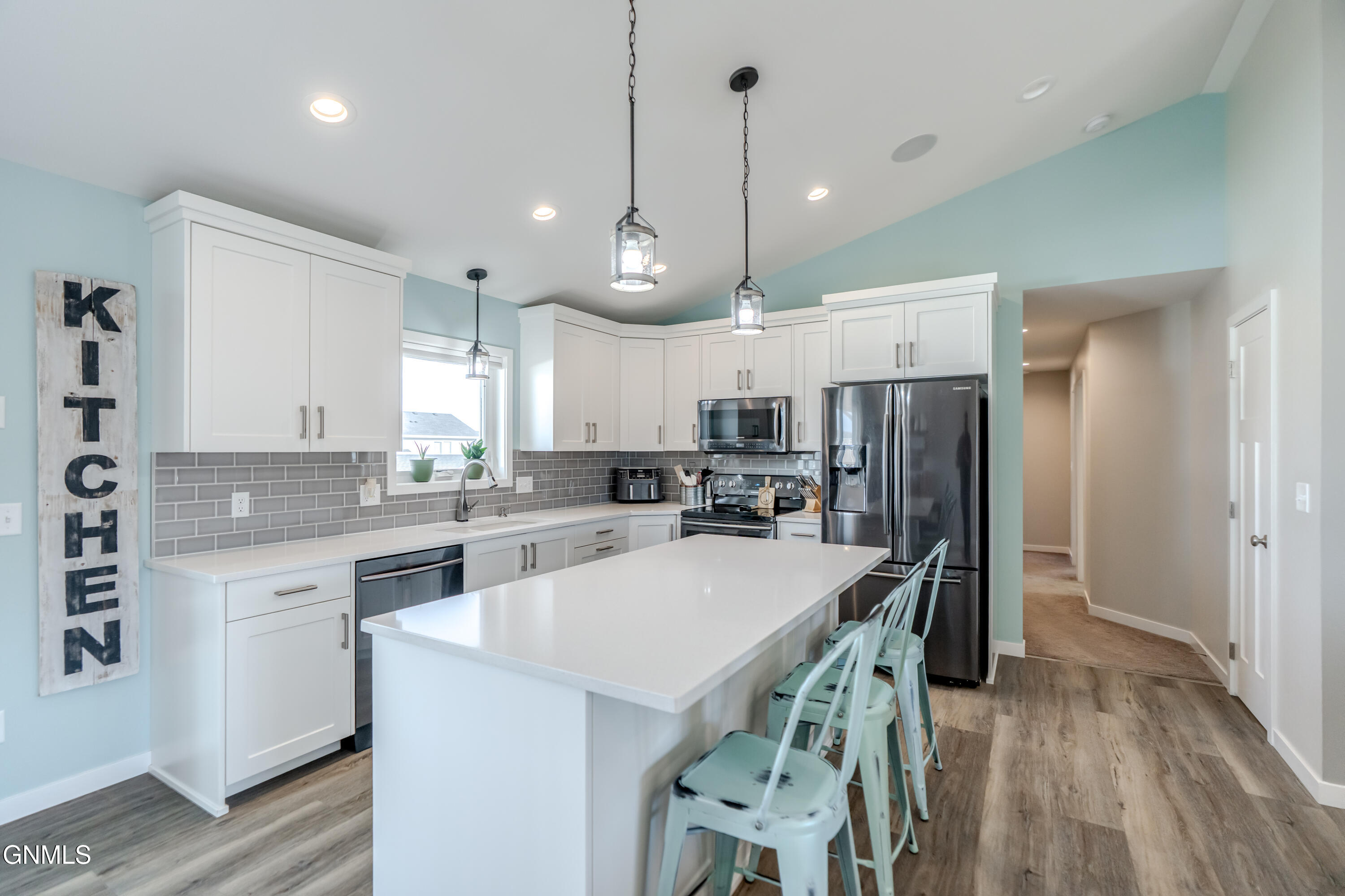 Bismarck, North Dakota, 58504, United States, 5 Bedrooms Bedrooms, ,2 BathroomsBathrooms,Residential,For Sale,1986096